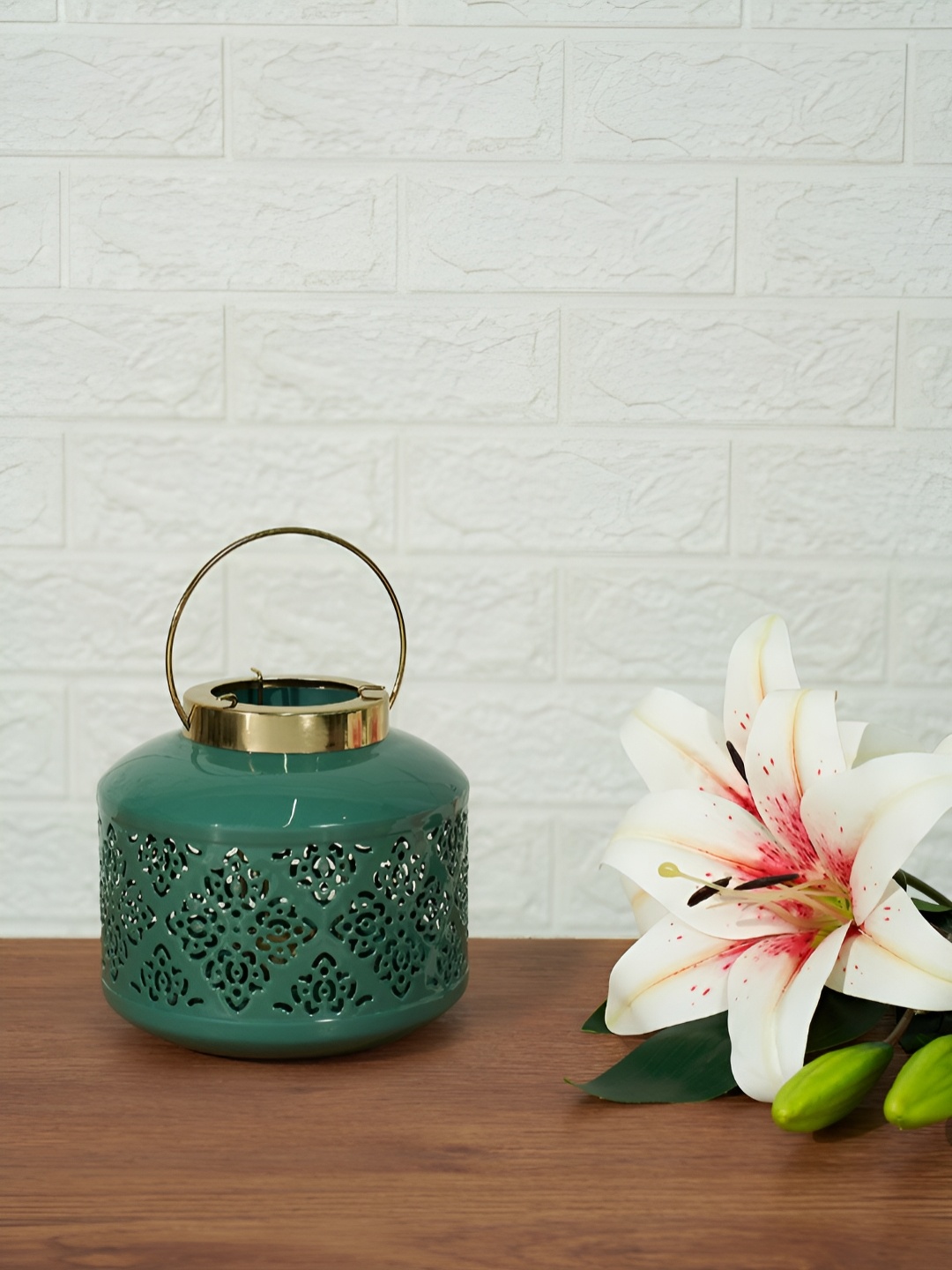 

Living scapes by Pantaloons Teal Candle Holder