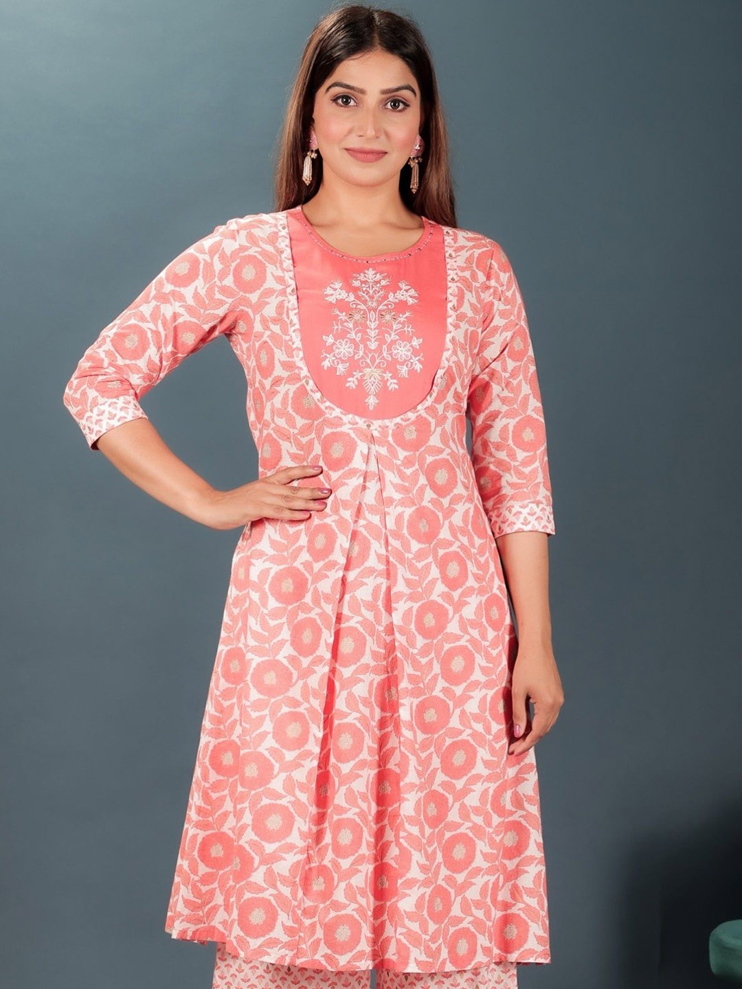 

Aramya Women Floral Printed Thread Work Kurta, Orange