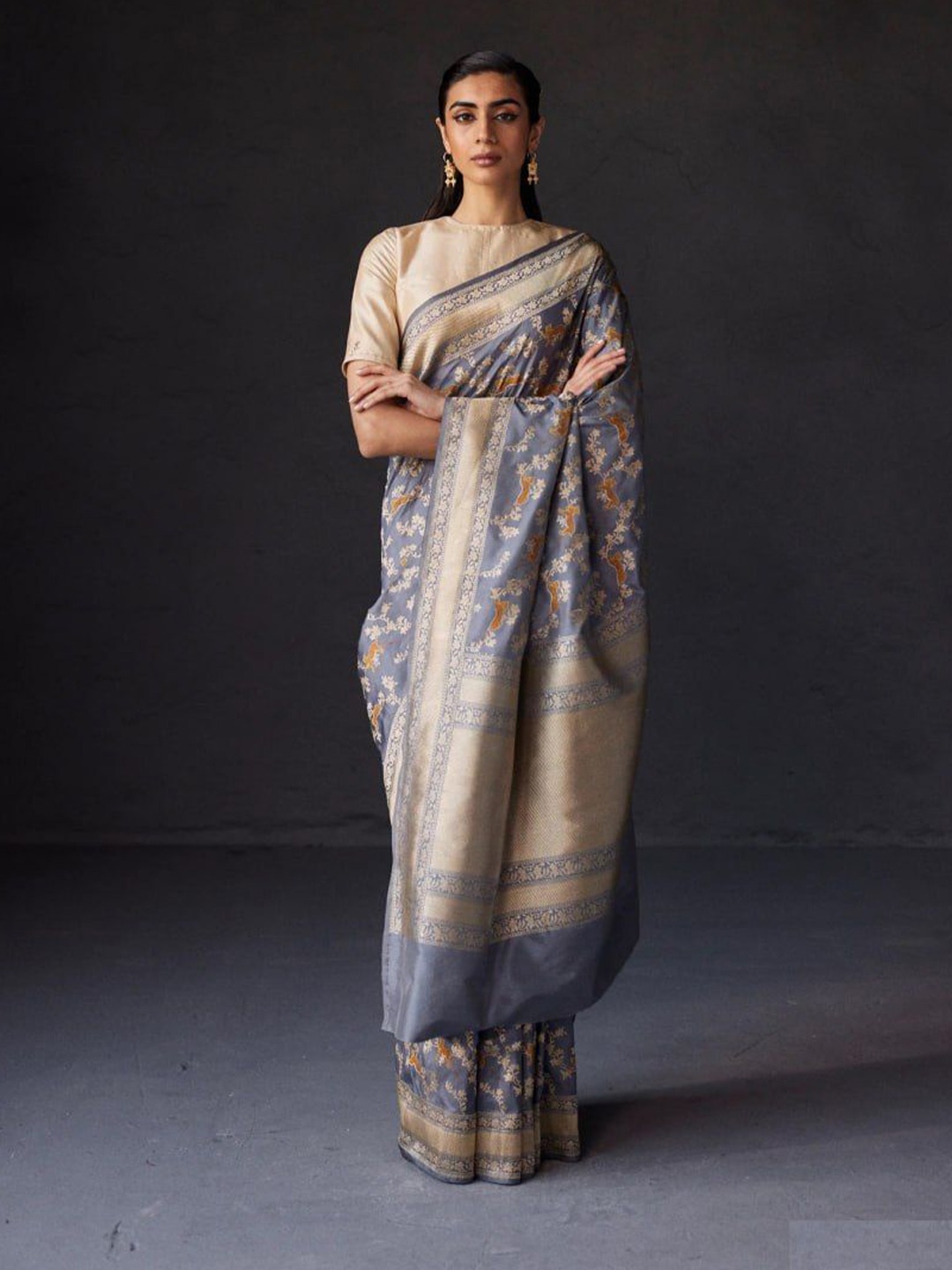 

Caracola Floral Zari Art Silk Banarasi Saree, Grey