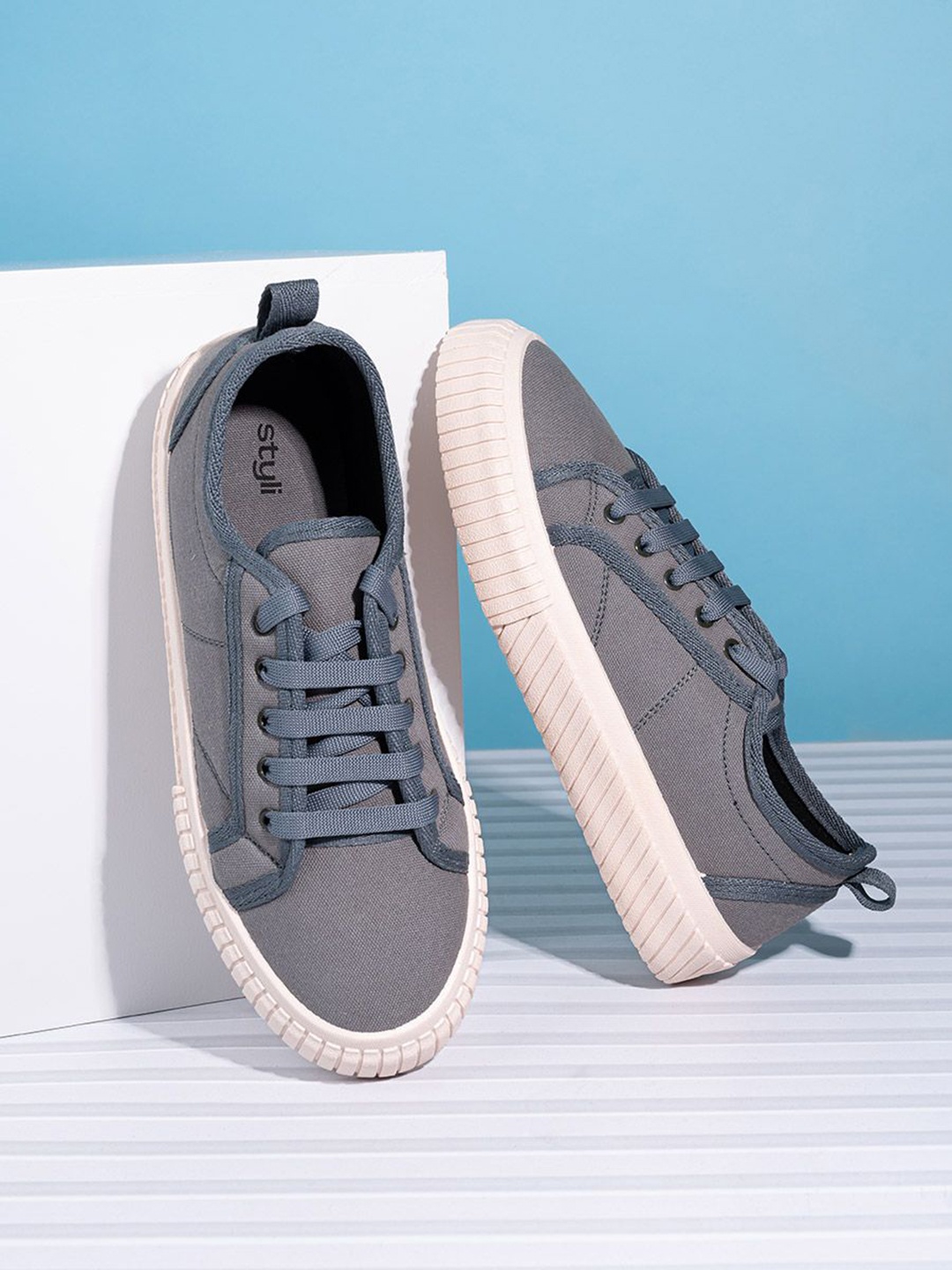 

Styli Men Contrast Stitch Casual Canvas Lace Up Sneakers, Grey