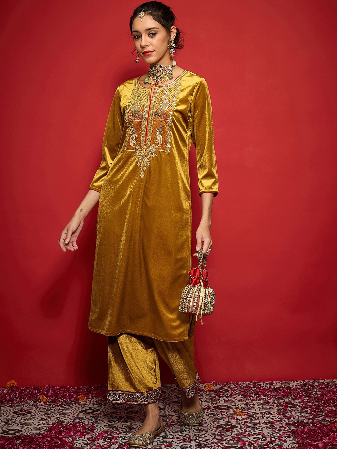 

Shae by SASSAFRAS Women Embroidered Grandeur & Majestic Artwork Velvet Kurta, Mustard