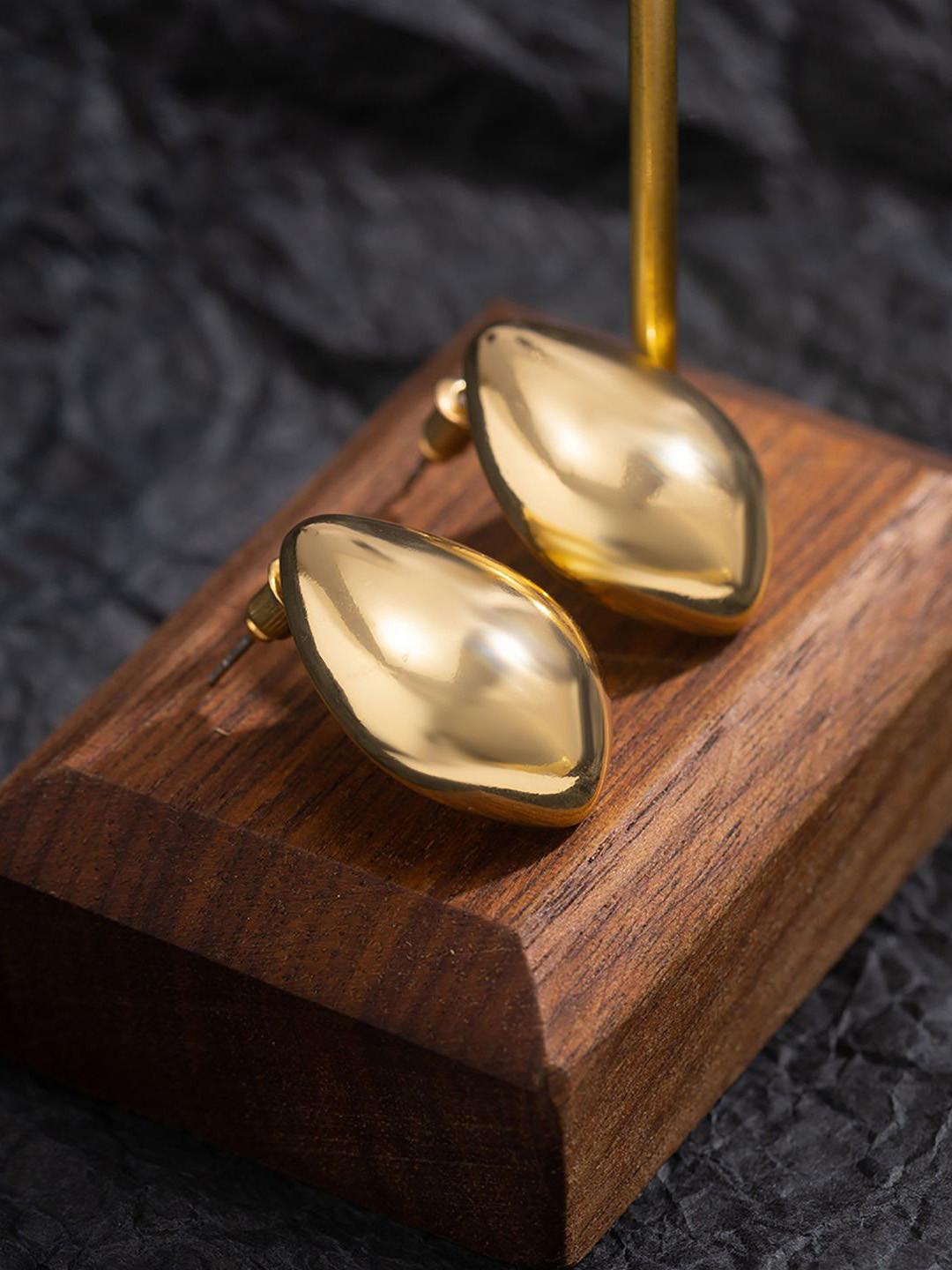 

StyleCast x Revolte Teardrop Shaped Studs Earrings, Gold