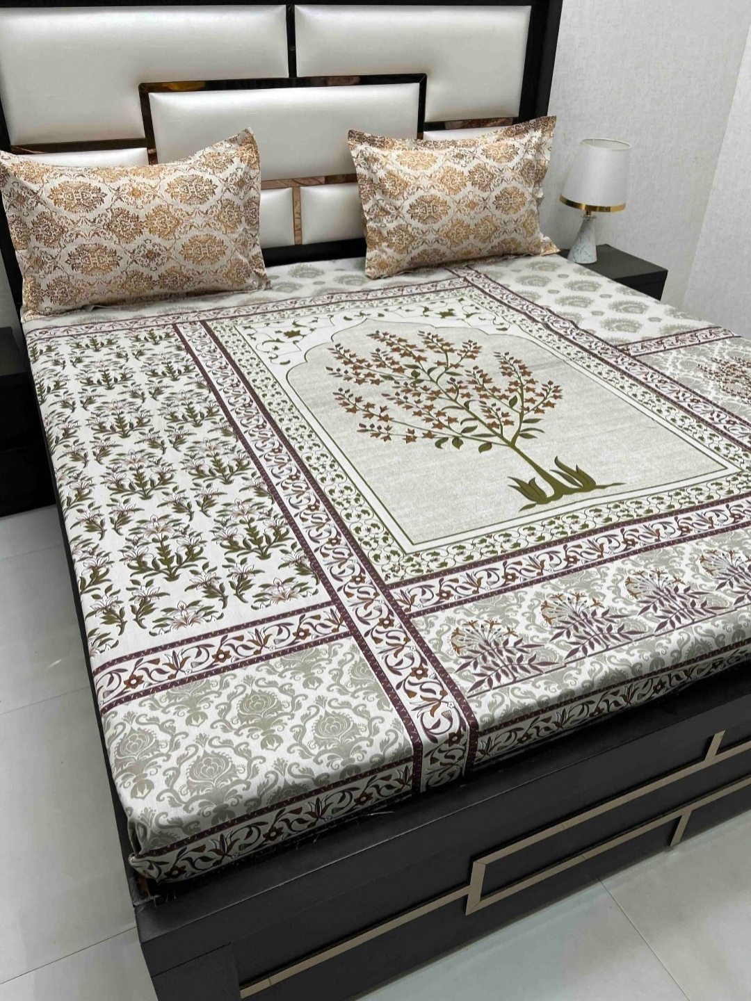 

Pure Decor Lifestyle Brown Floral Printed Pure Cotton 220TC King Bedsheet Set 2.78 x 2.72m