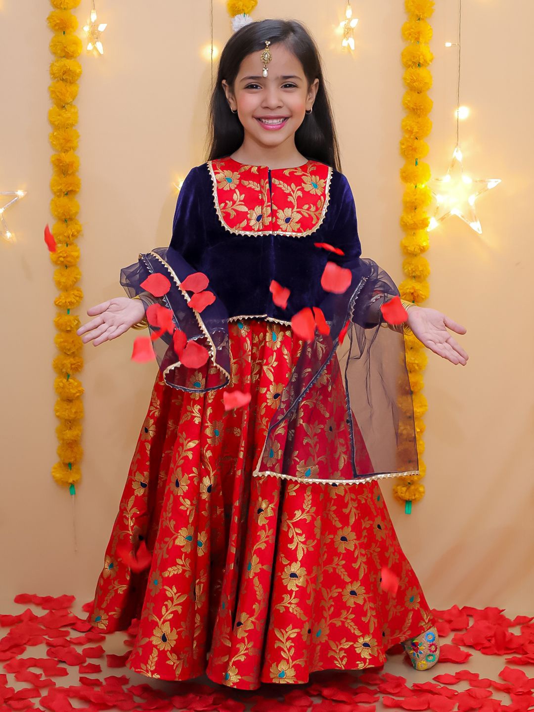 

BownBee Girls Embellished Ready to Wear Lehenga & Unstitched Blouse With Dupatta, Red