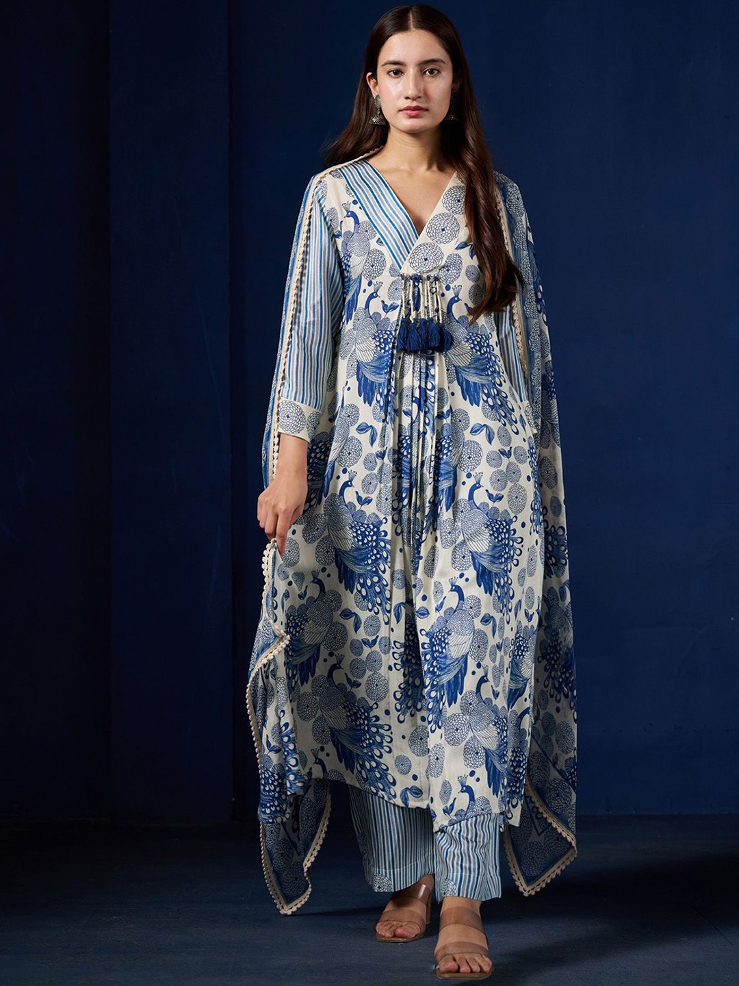 

SUKRUTI DESIGN Women Floral Printed Regular Thread Work Pure Silk Kurta with Trousers & With Dupatta, Blue