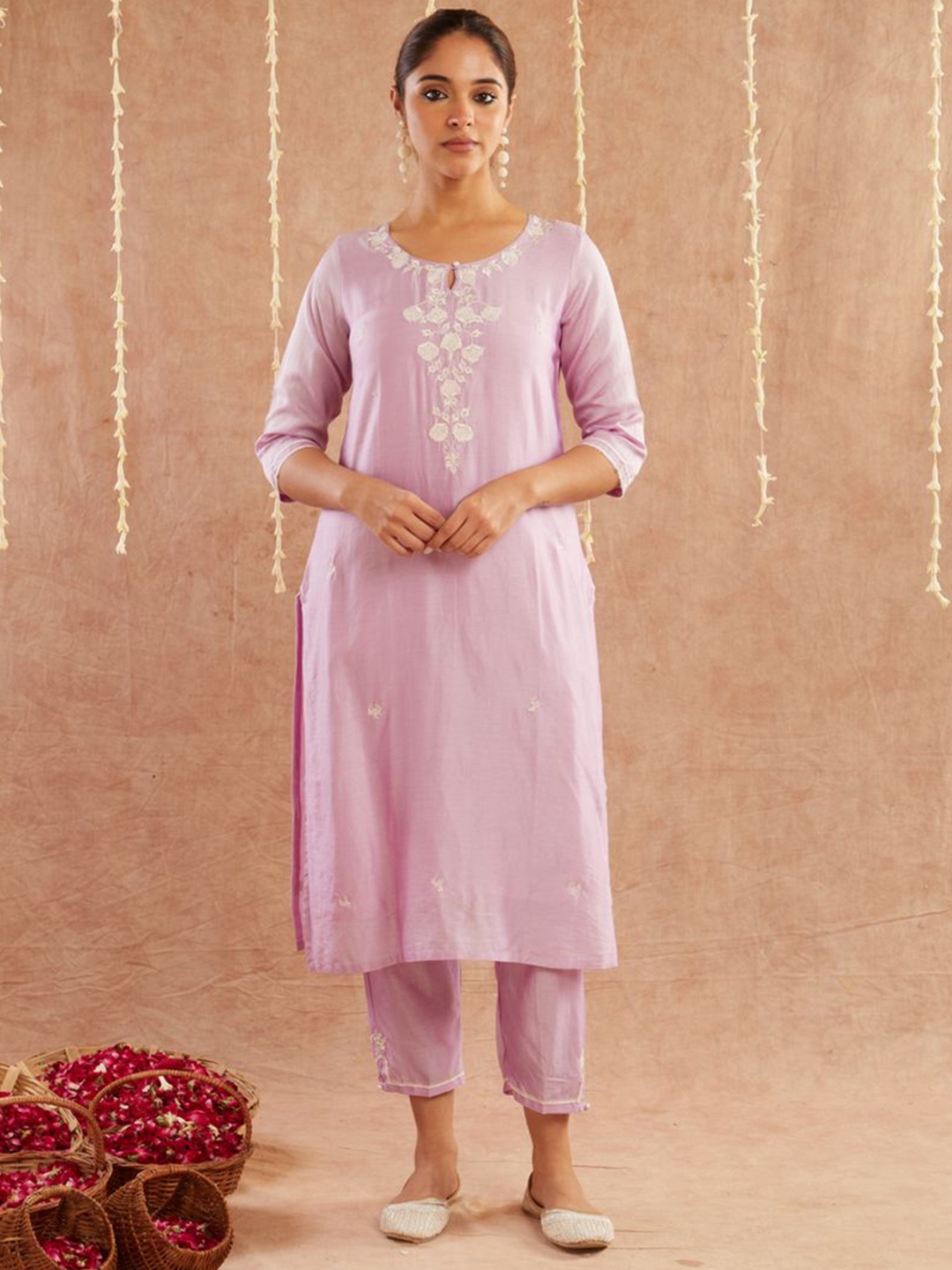 

zuri Women Floral Embroidered Regular Thread Work Chanderi Cotton Kurta with Trousers, Purple