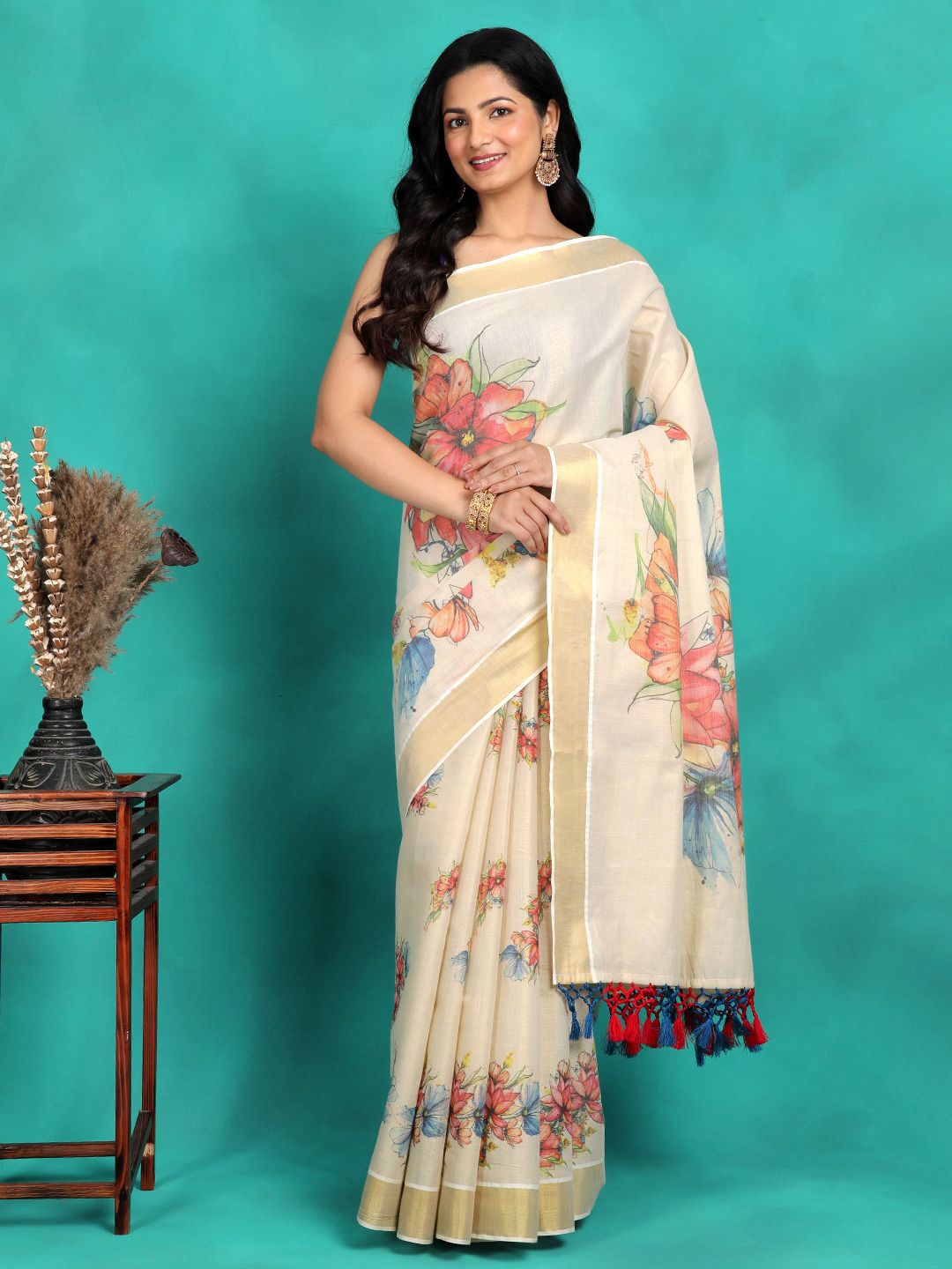 

Sangria Printed Kasavu Saree With Blouse, Cream