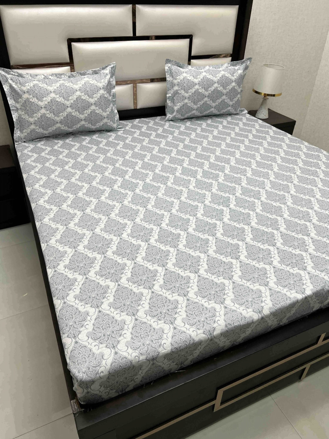 

Pure Decor Royal Passion Grey Printed Pure Cotton 220 TC Queen Bedsheet Set 2.54 x 2.26 m