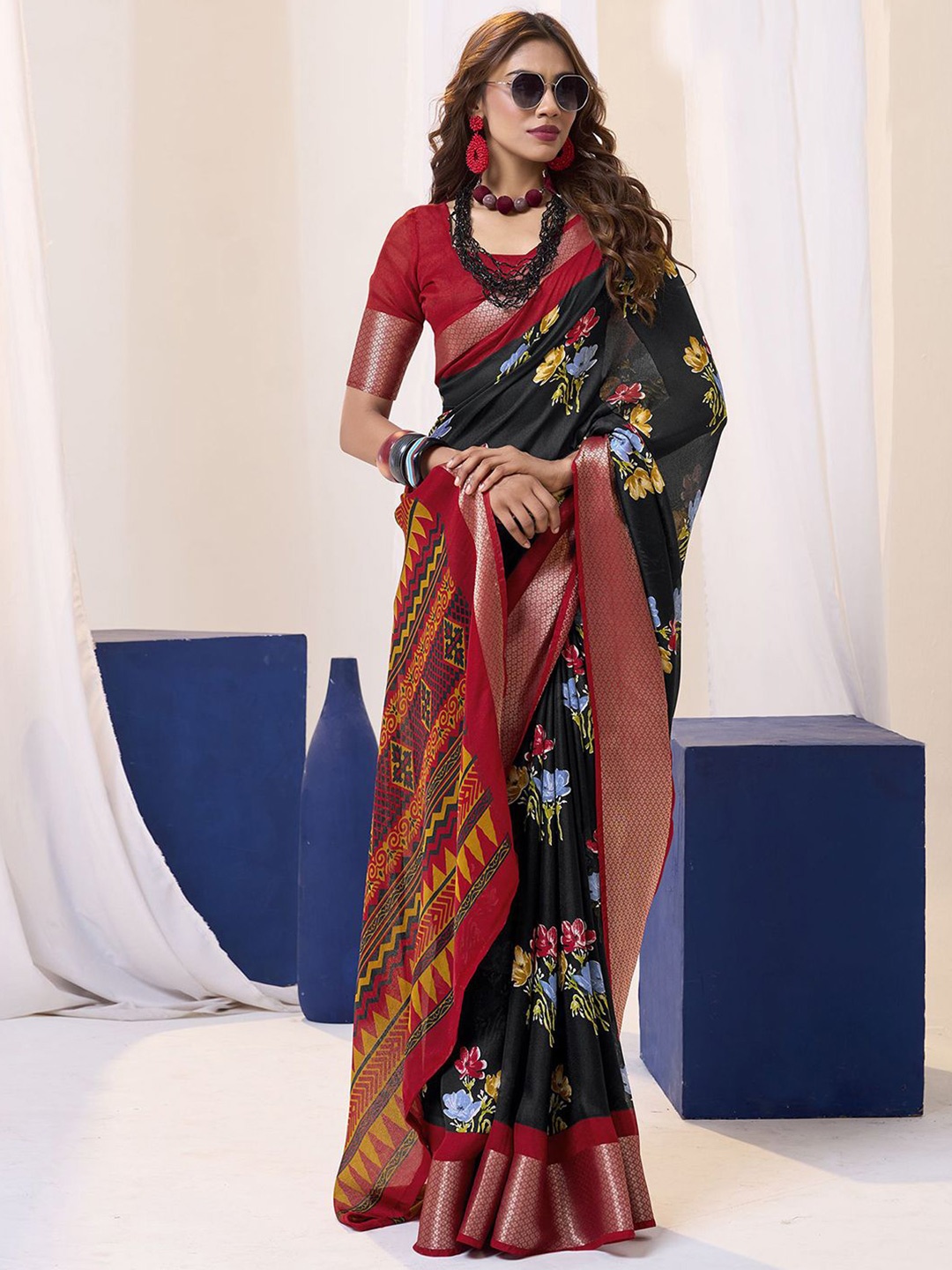 

Mitera Floral Pure Georgette Saree, Black