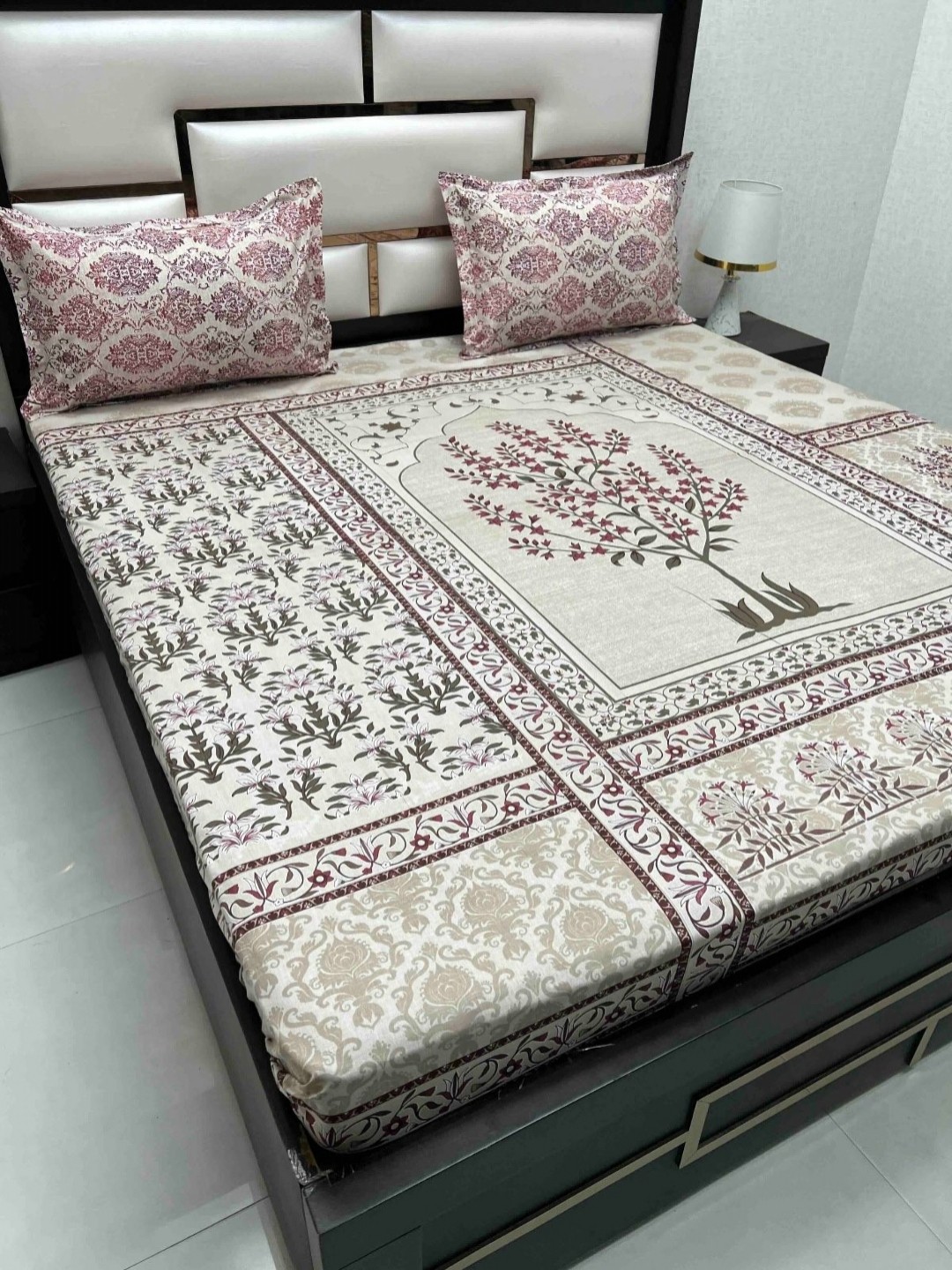 

Pure Decor Lifestyle Maroon Printed Pure Cotton 300TC King Bedsheet Set 2.78 x 2.73m, Mauve