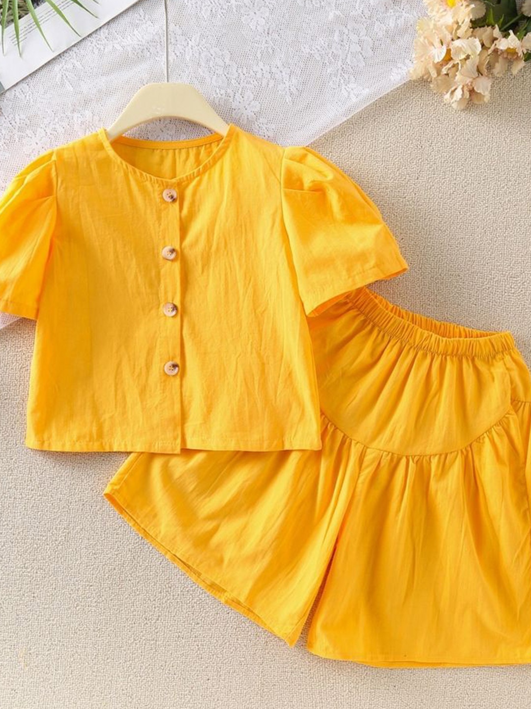 

LULU & SKY Girls Shirt with Shorts, Yellow