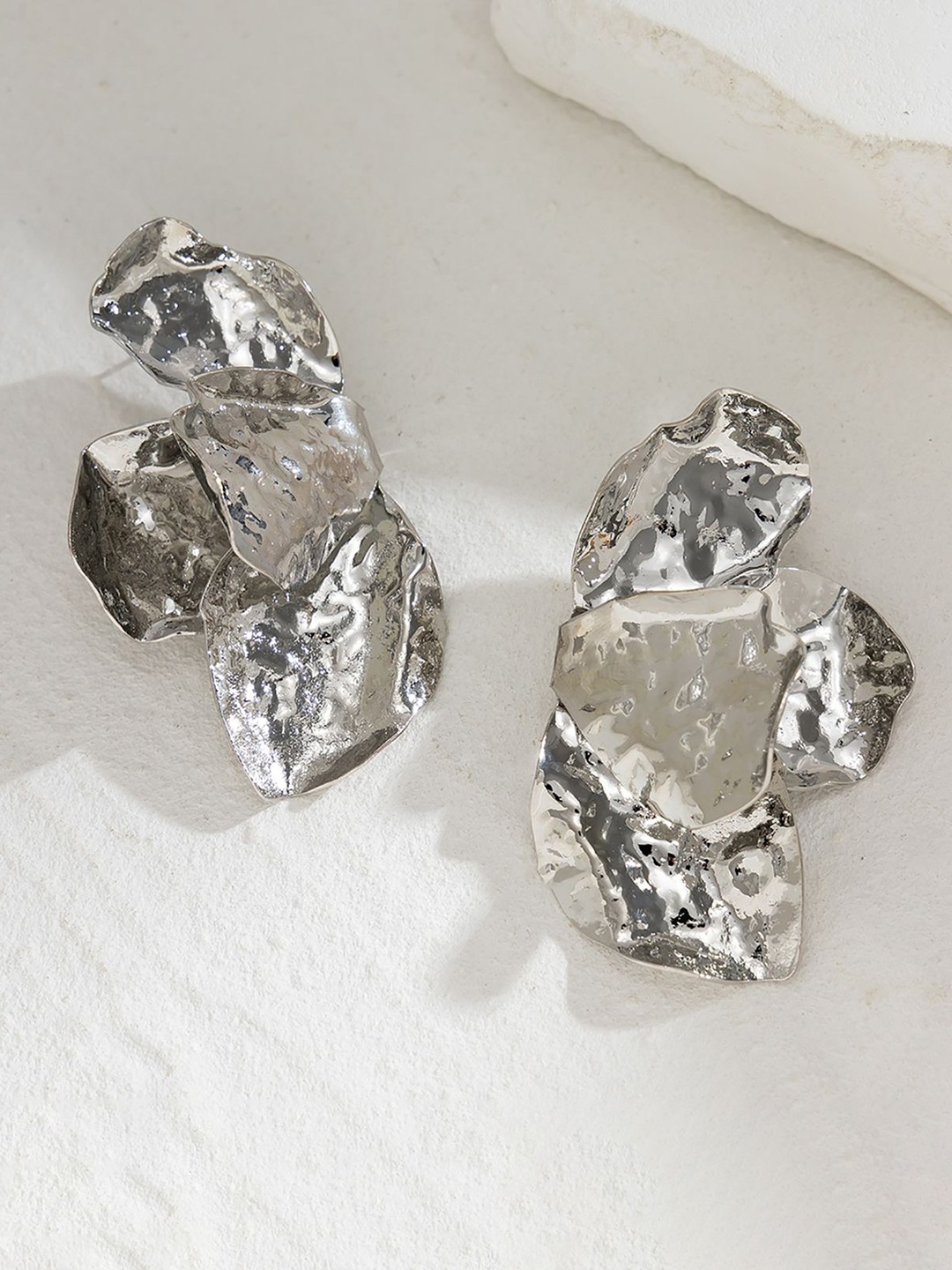 

StyleCast x Revolte Leaf Shaped Studs Earrings, Gold