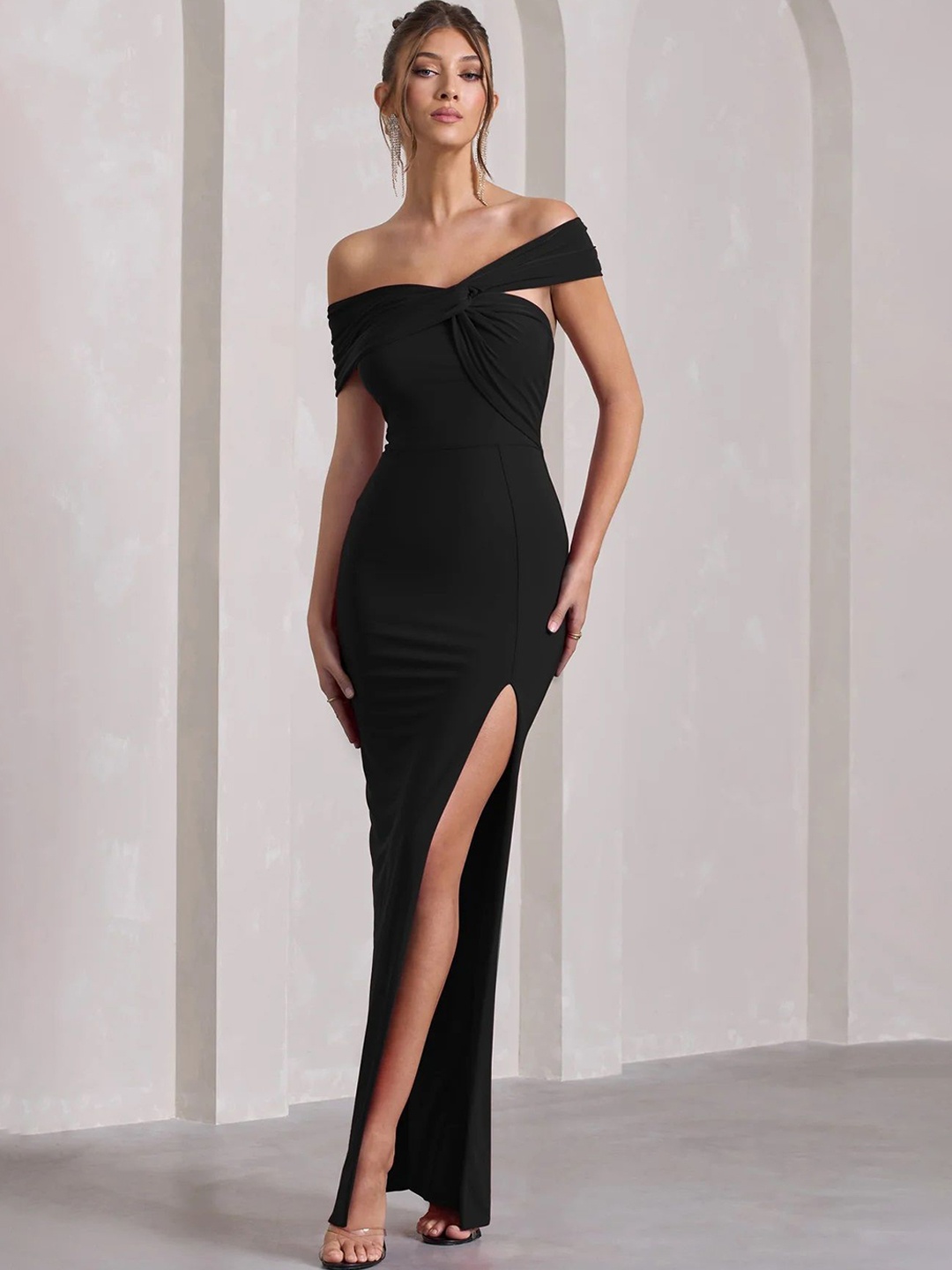 

TRAQUILA Off-Shoulder Bodycon Maxi Dress, Black