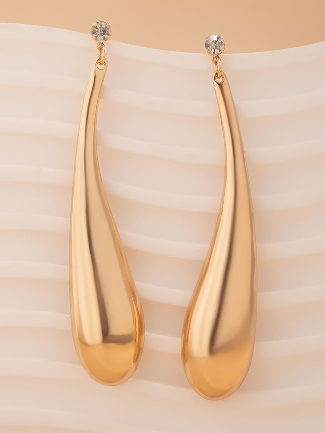 

StyleCast x Revolte Teardrop Shaped Studs Earrings, Gold