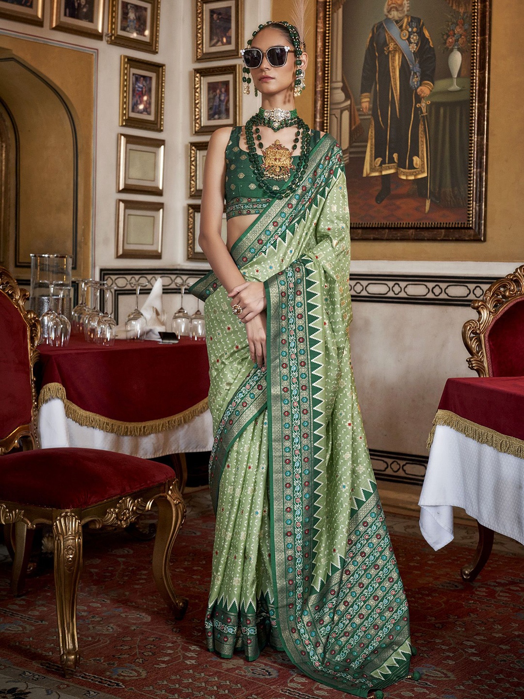 

elora Woven Design Silk Blend Patola Saree, Green