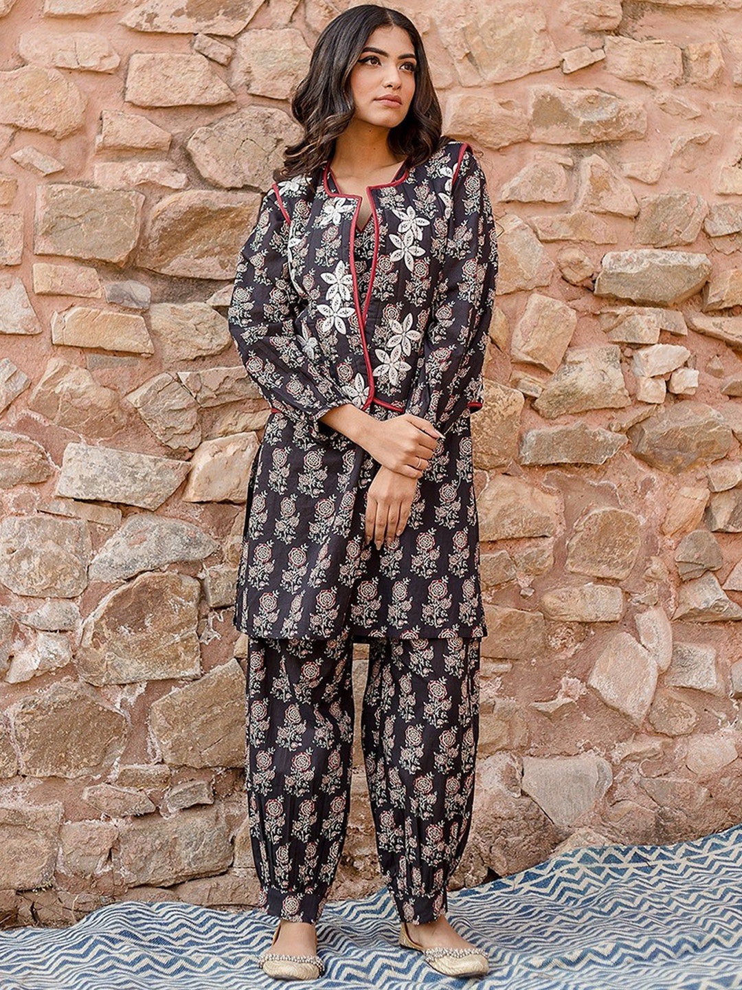 

GulaboJaipur Women Floral Printed Regular Pure Cotton Top with Pyjamas, Black