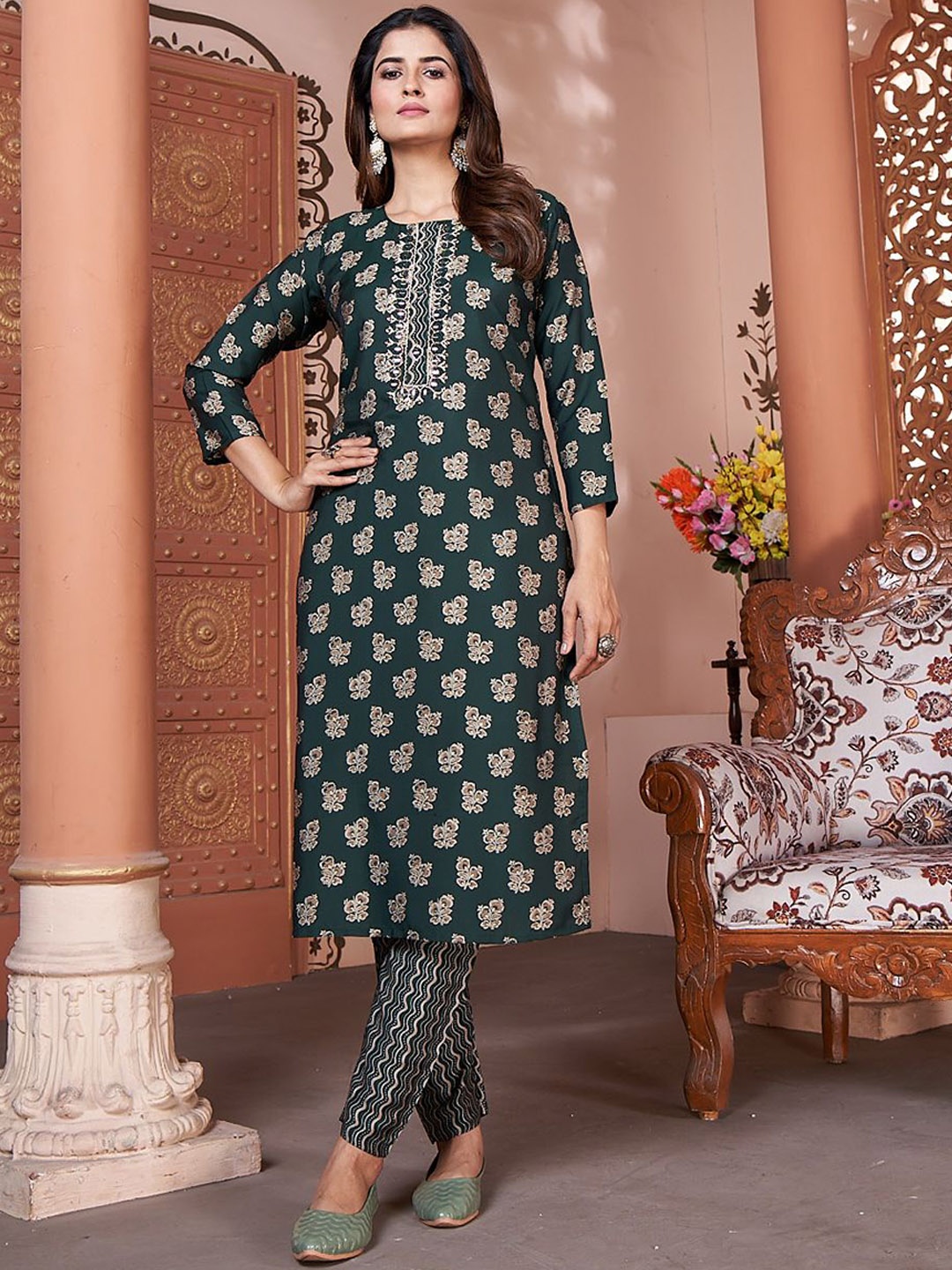 

Rujave Women Paisley Printed Empire Chanderi Silk Kurta with Trousers, Green