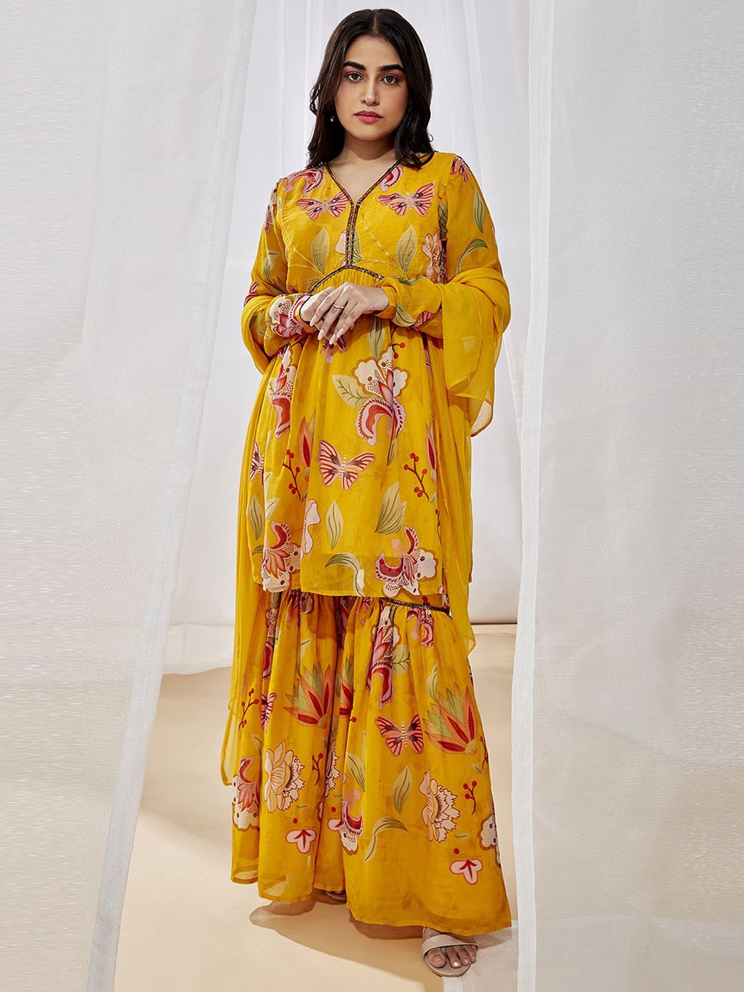 

VASTRAMAY Women Floral Printed Regular Sequinned Kurta with Sharara & With Dupatta, Mustard