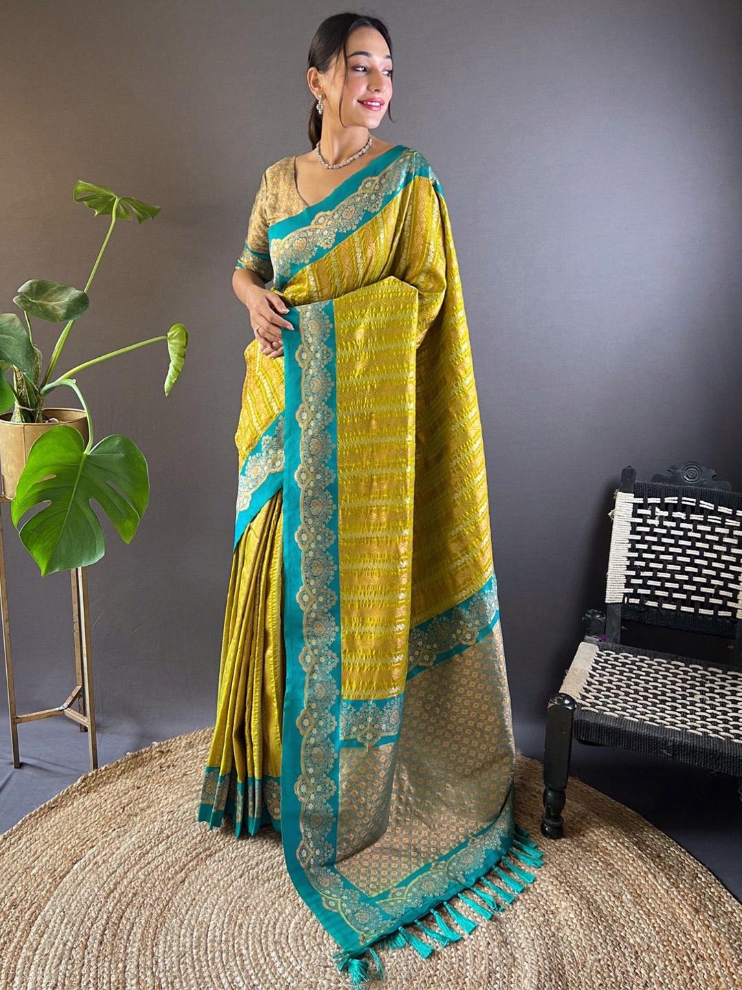 

LeeliPeeri Designer Woven Design Zari Silk Blend Paithani Saree, Olive