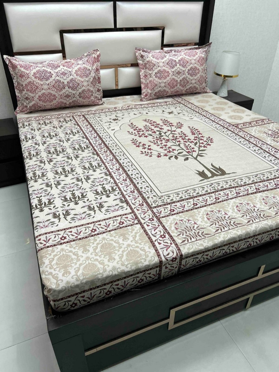 

Pure Decor Lifestyle Maroon & Beige Ethnic Motifs Cotton King Bedsheet Set 2.74 m x 2.77 m