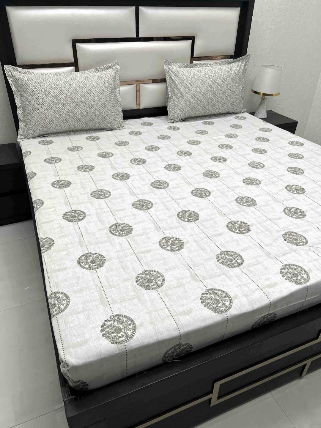 

Pure Decor Cotton King Size Double Bed Bedsheet With 2 Pillow Covers 2.74m X 2.74m, White
