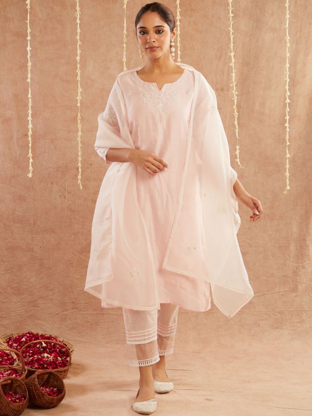 

zuri Women Ethnic Motifs Embroidered Regular Thread Work Chanderi Cotton Kurta with Trousers & With Dupatta, Pink