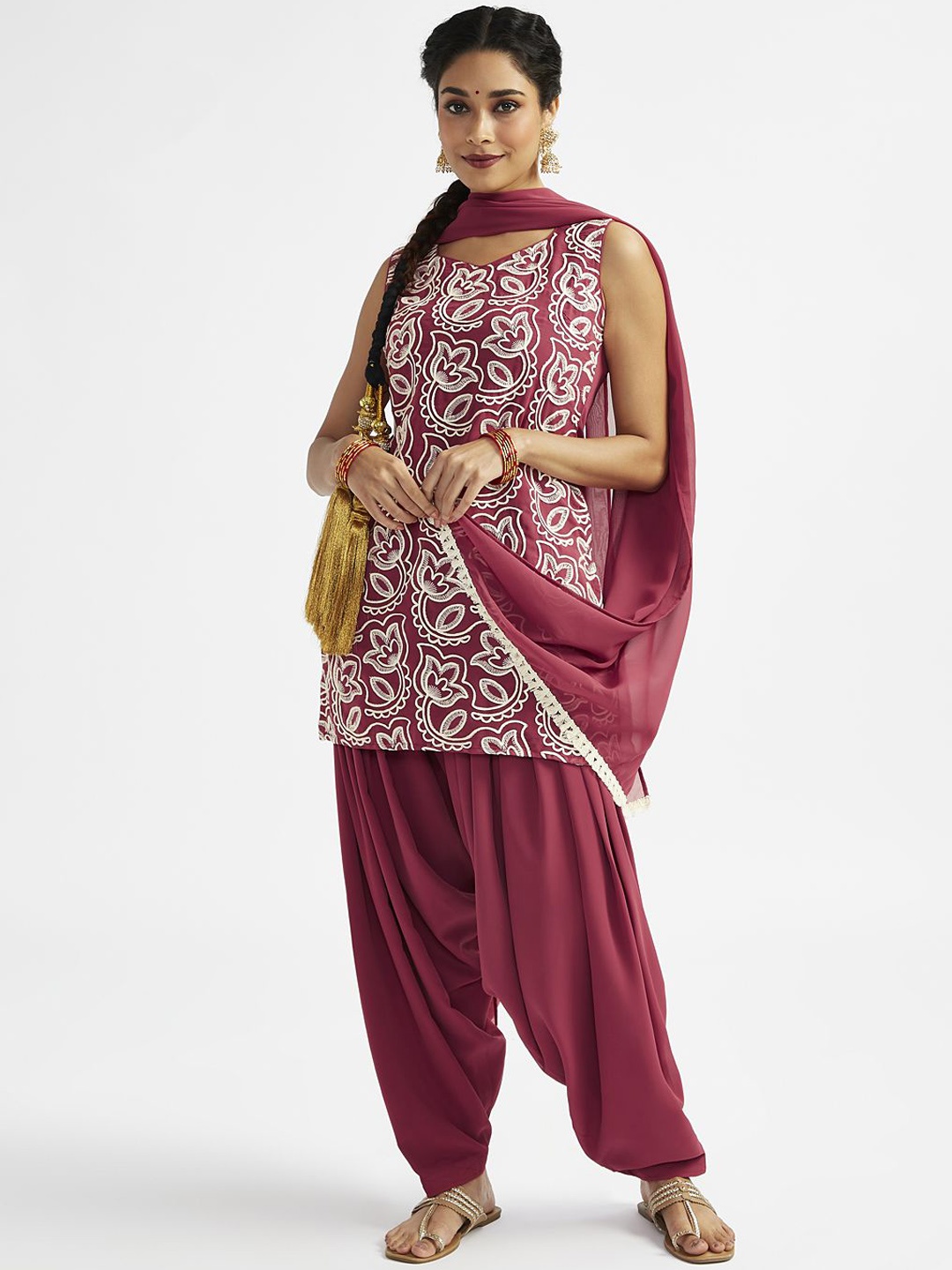 

VASTRAMAY Women Floral Embroidered Regular Thread Work Kurta with Patiala & With Dupatta, Maroon