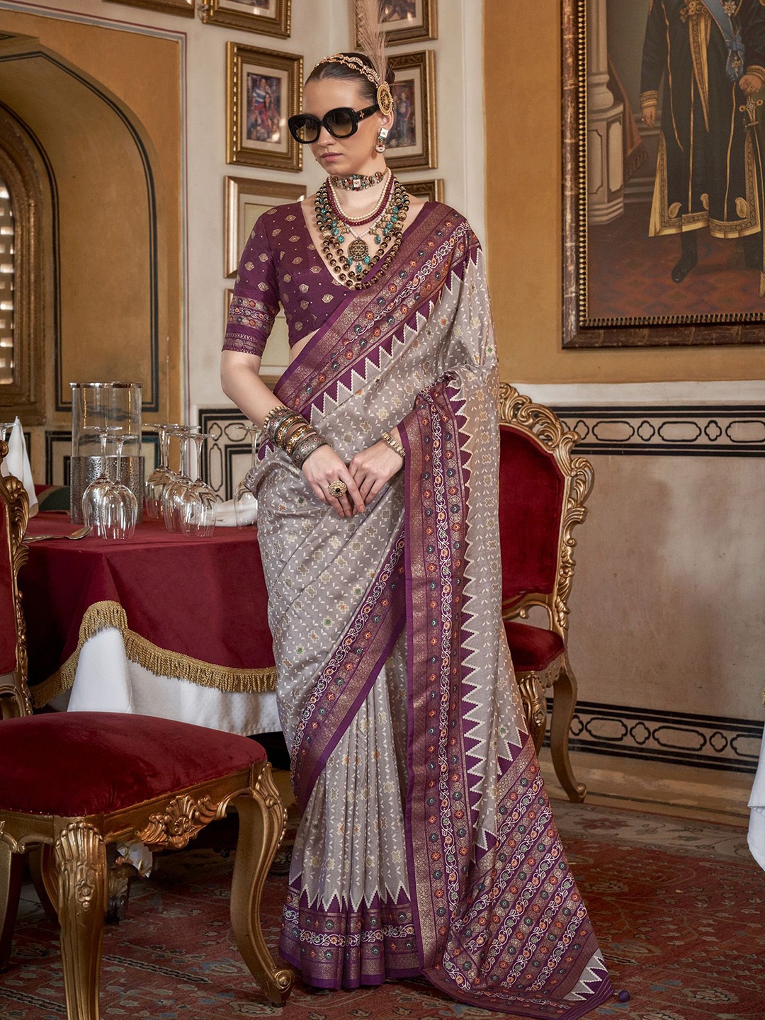 

elora Woven Design Silk Blend Patola Saree, Beige