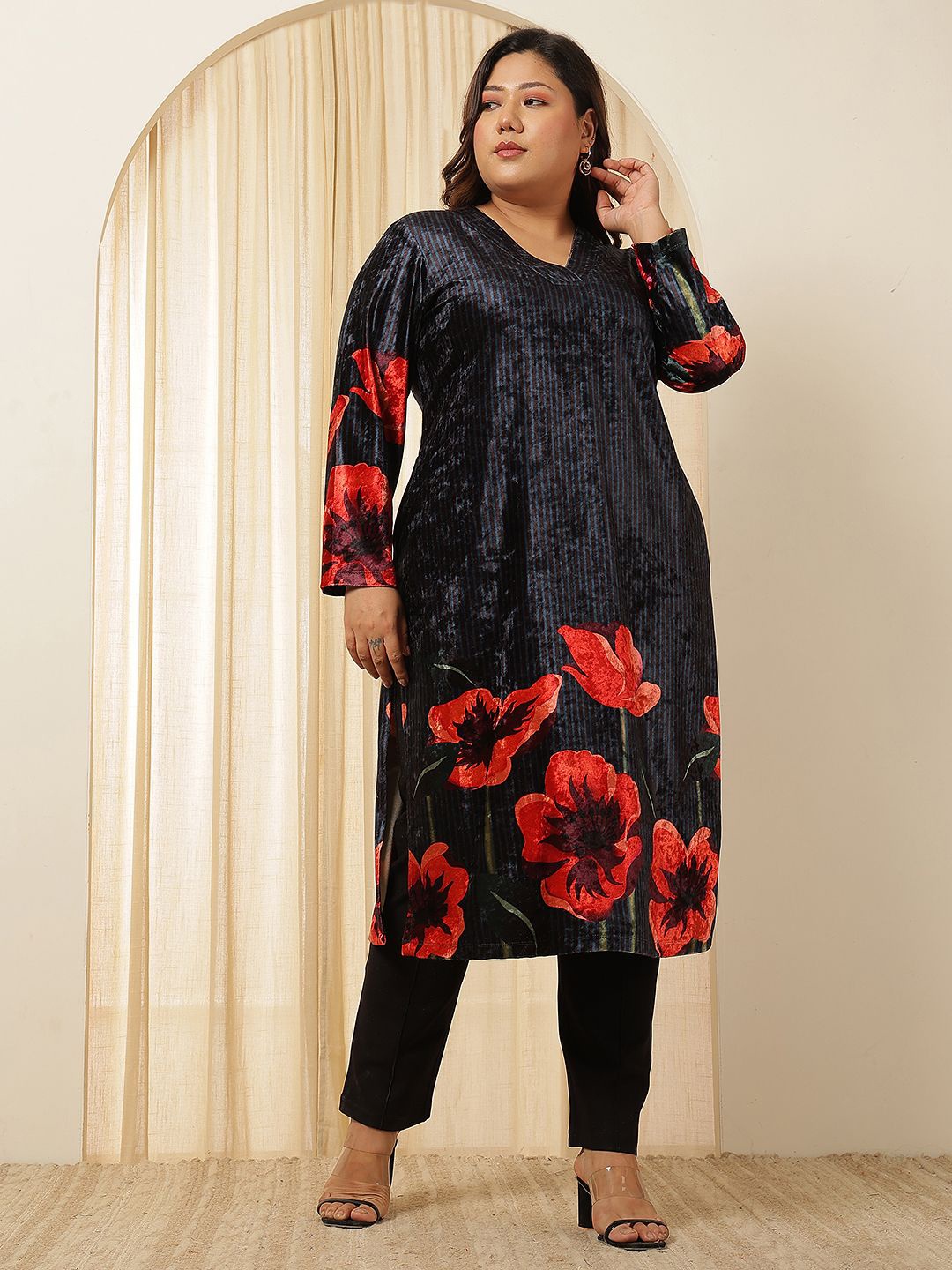 

Amydus Women Printed Sequinned Kurta, Black