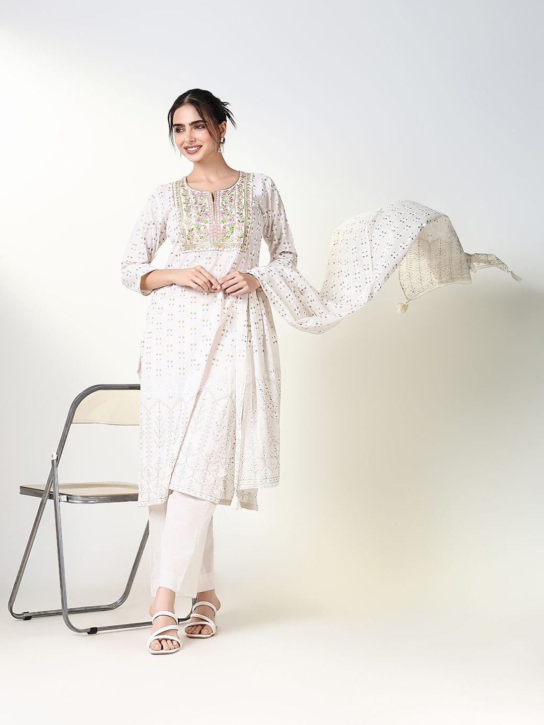 

SHOWOFF Women Floral Embroidered Regular Thread Work Kurta with Trousers & With Dupatta, Off white