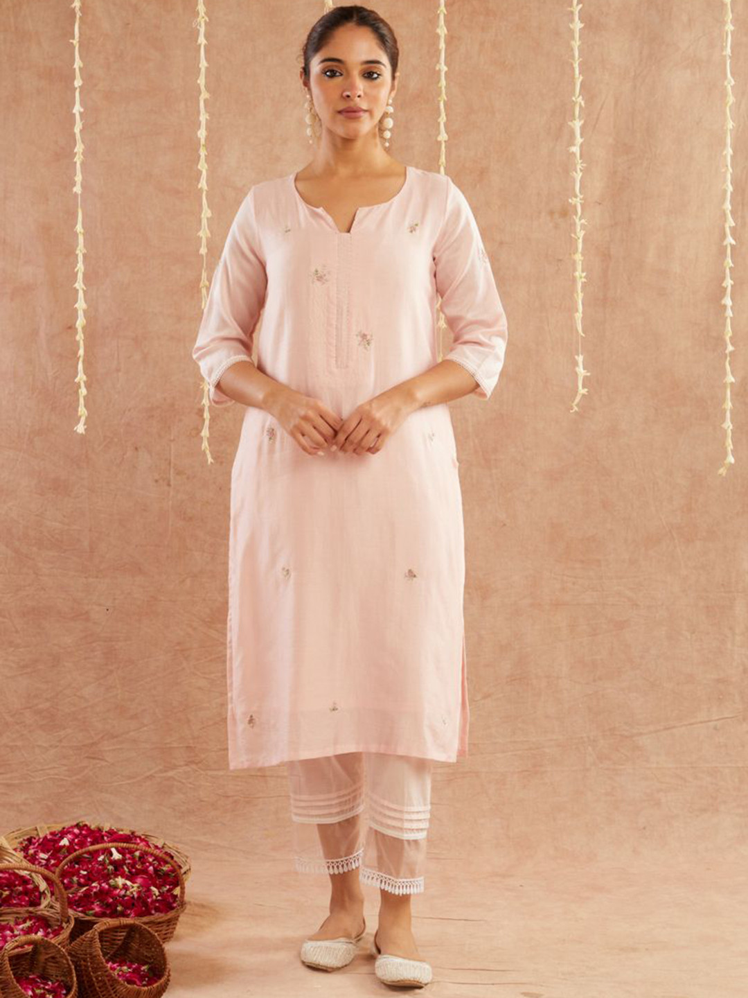 

zuri Women Ethnic Motifs Embroidered Regular Thread Work Chanderi Cotton Kurta with Trousers, Pink