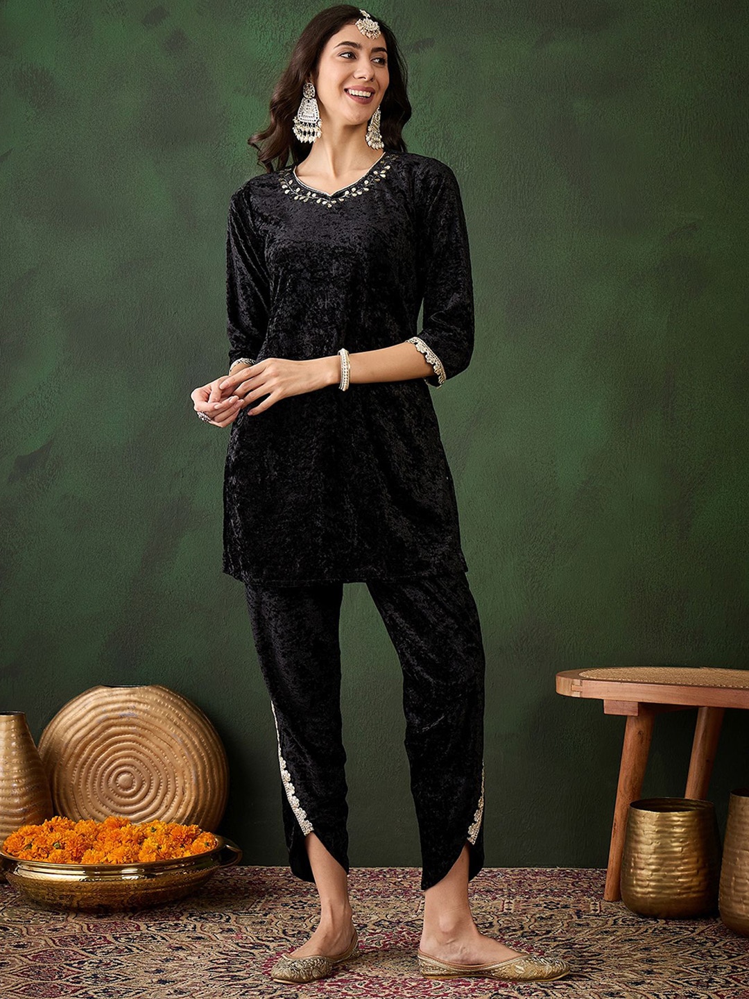 

Sangria Embroidered Straight Kurtis, Black