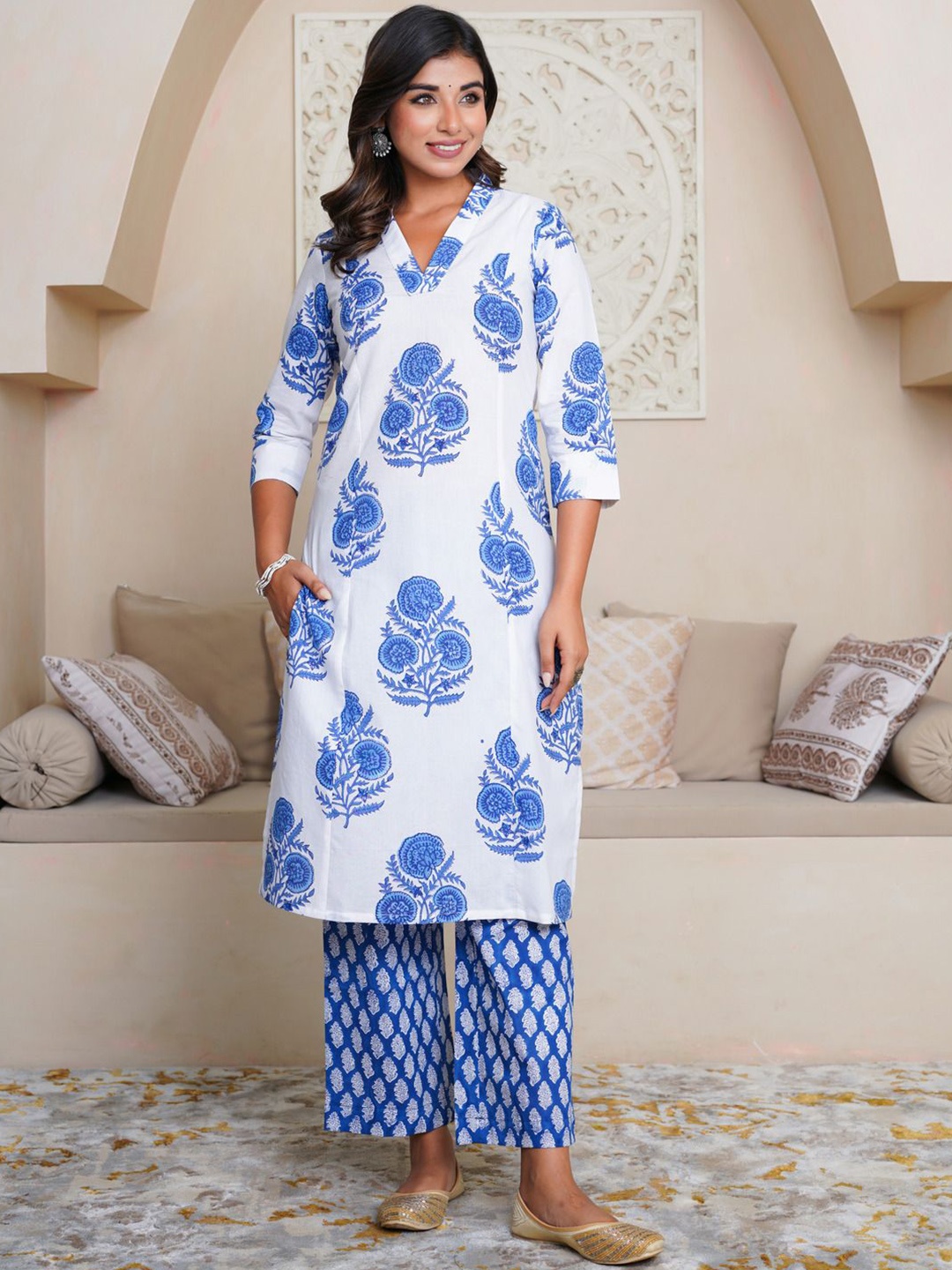 

JAIPURIBANNO Women Floral Printed Regular Pure Cotton Kurta with Trousers, White