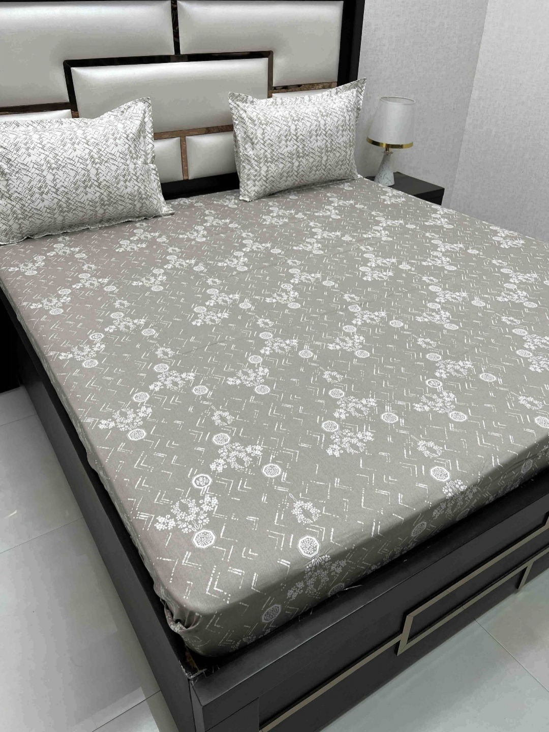 

Pure Decor Lifestyle Brown & White Floral Cotton 380 TC King Bedsheet Set 2.73 m x 2.76 m