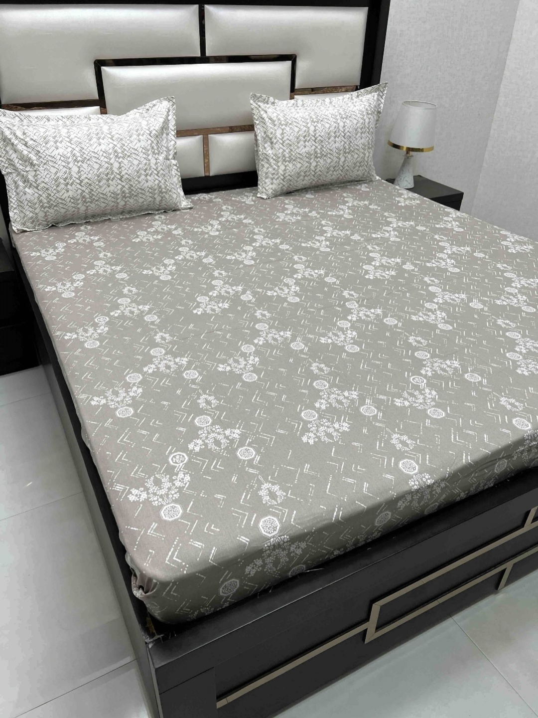 

Pure Decor Brown & White Floral 260 TC King Bedsheet with 2 Pillow Covers