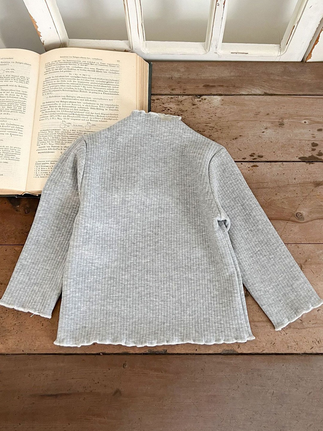 

LULU & SKY Top, Grey
