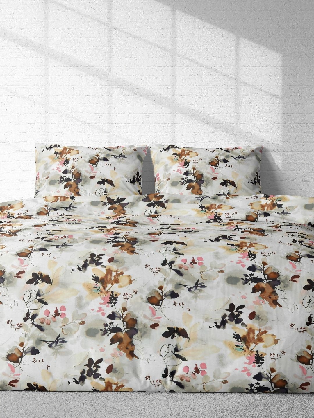 

VINTANA White & Brown Floral 300 TC King Bedsheet with 1 Pillow Covers