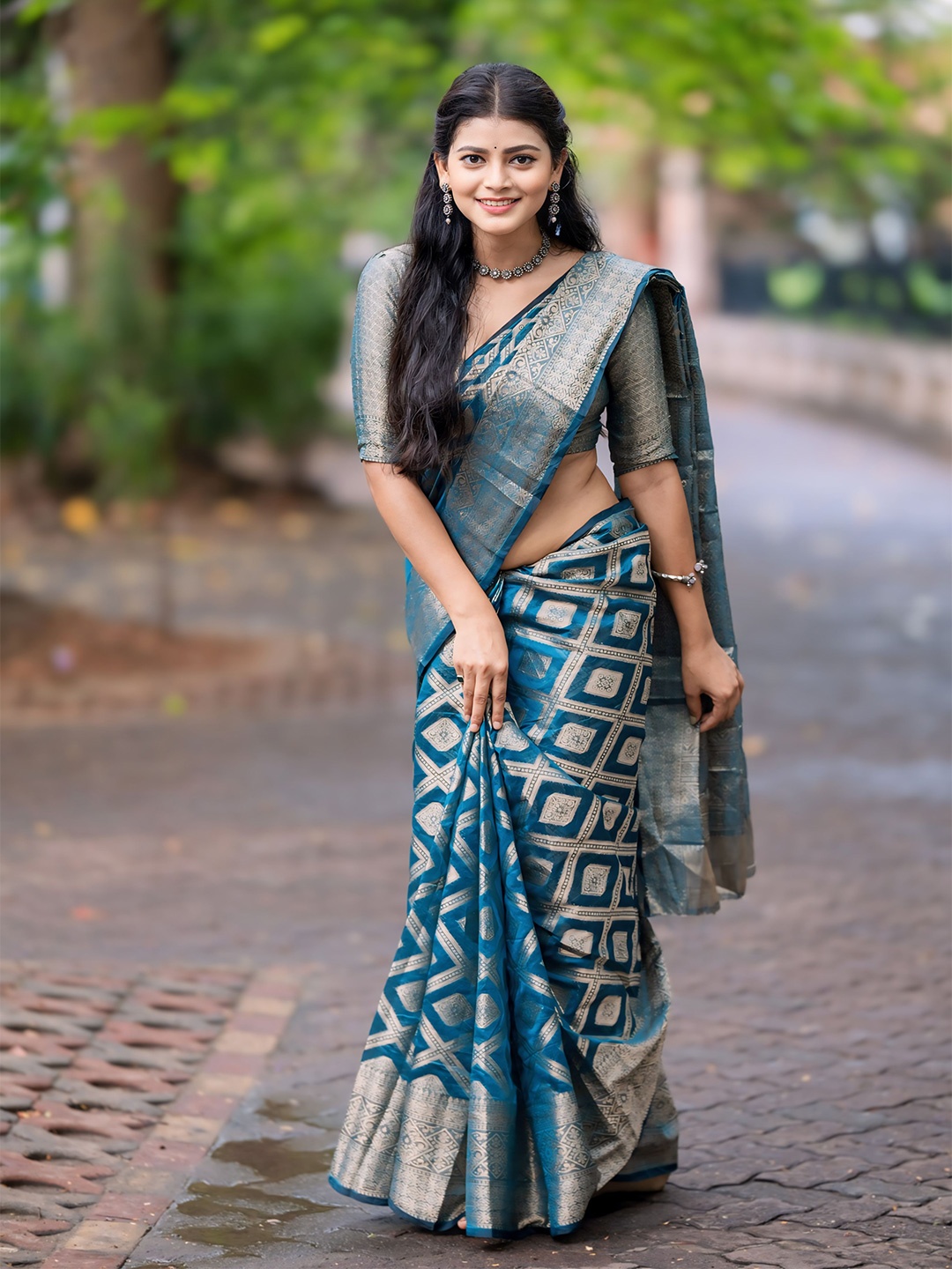

STYLEELITE Woven Design Zari Pure Silk Saree, Turquoise blue