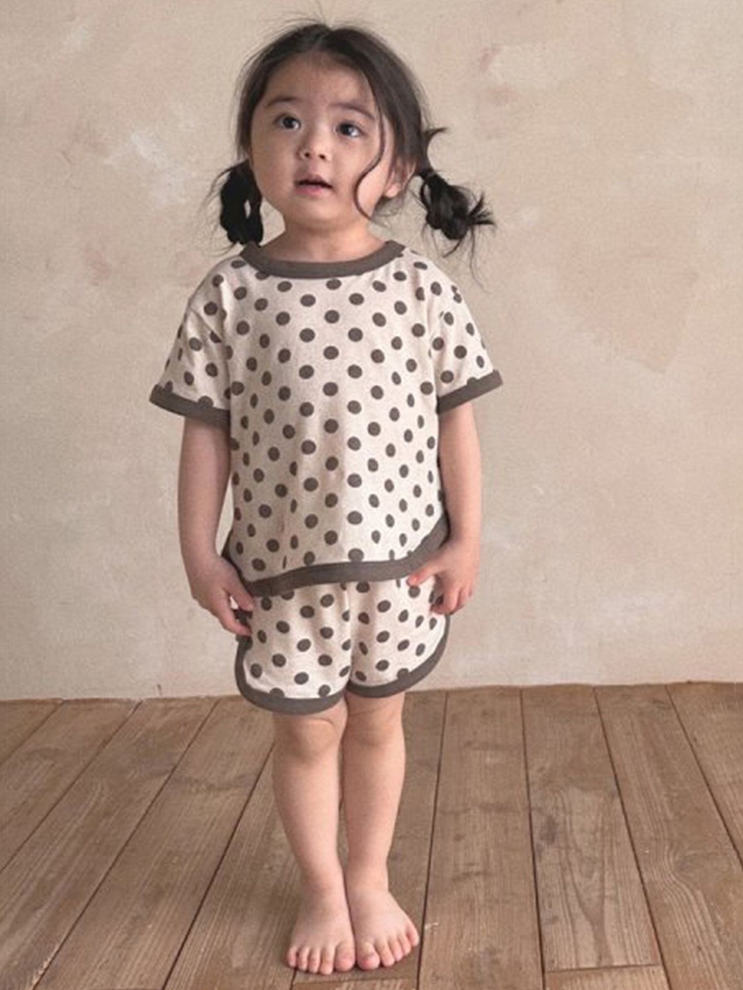 

LULU & SKY Girls Printed T-shirt with Shorts, Beige