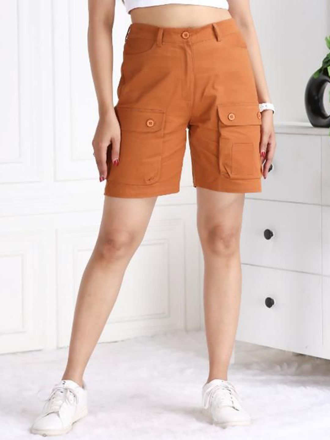 

Mlada Solid Mid Rise Regular Fit Cargo Shorts, Bronze