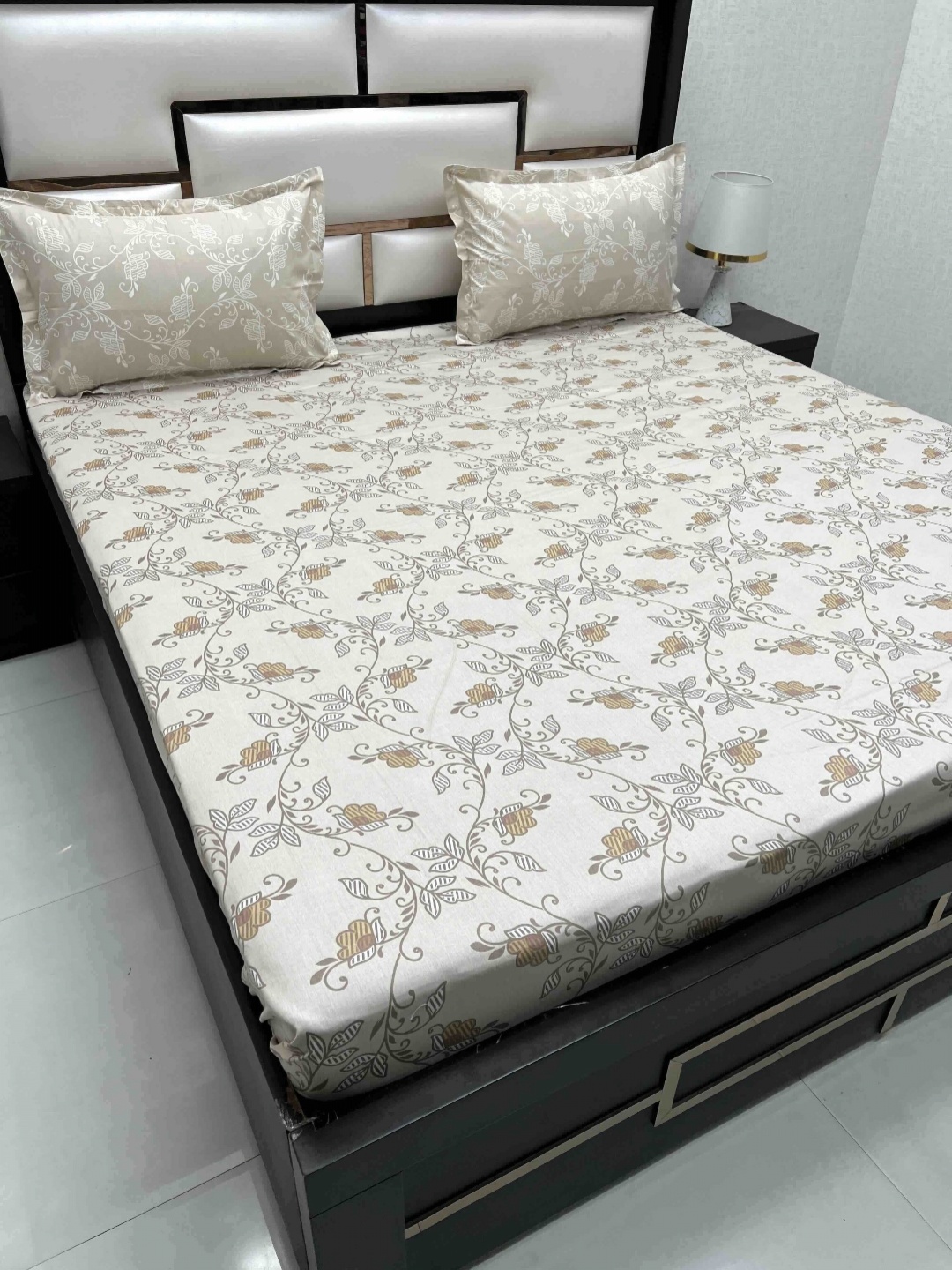 

Pure Decor Lifestyle Brown Floral Printed Cotton 260 TC King Bedsheet Set 2.73 m x 2.77 m