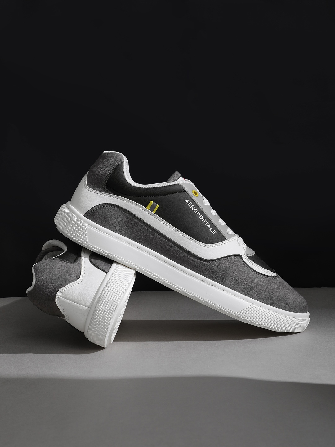 

Aeropostale Men Perforated Detailing Colourblocked Sneakers, Grey