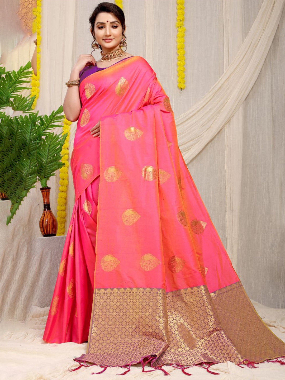 

Royal Rajgharana Saree Woven Design Zari Pure Silk Banarasi Sarees, Peach