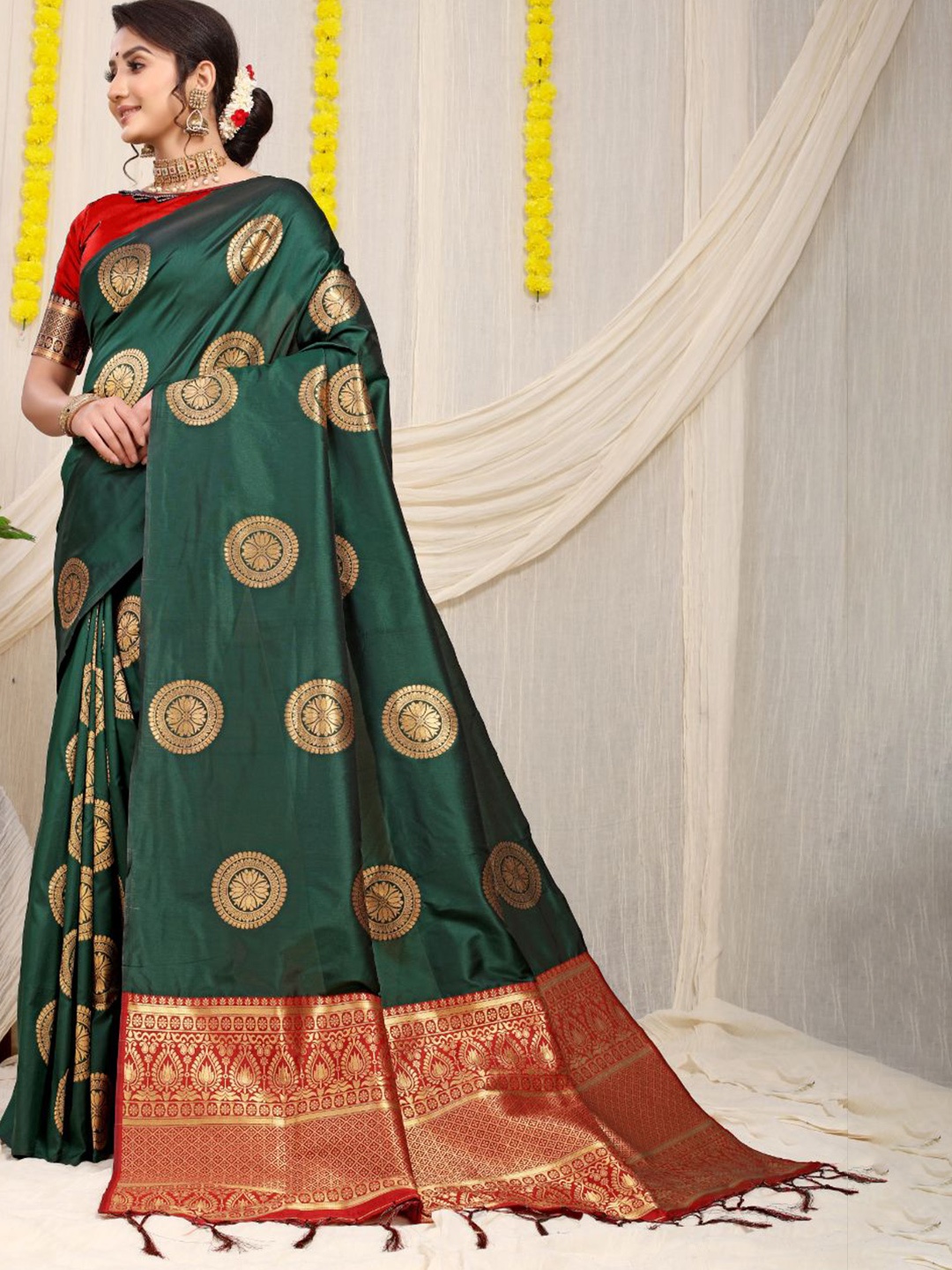 

Royal Rajgharana Saree Woven Design Zari Pure Silk Banarasi Sarees, Green