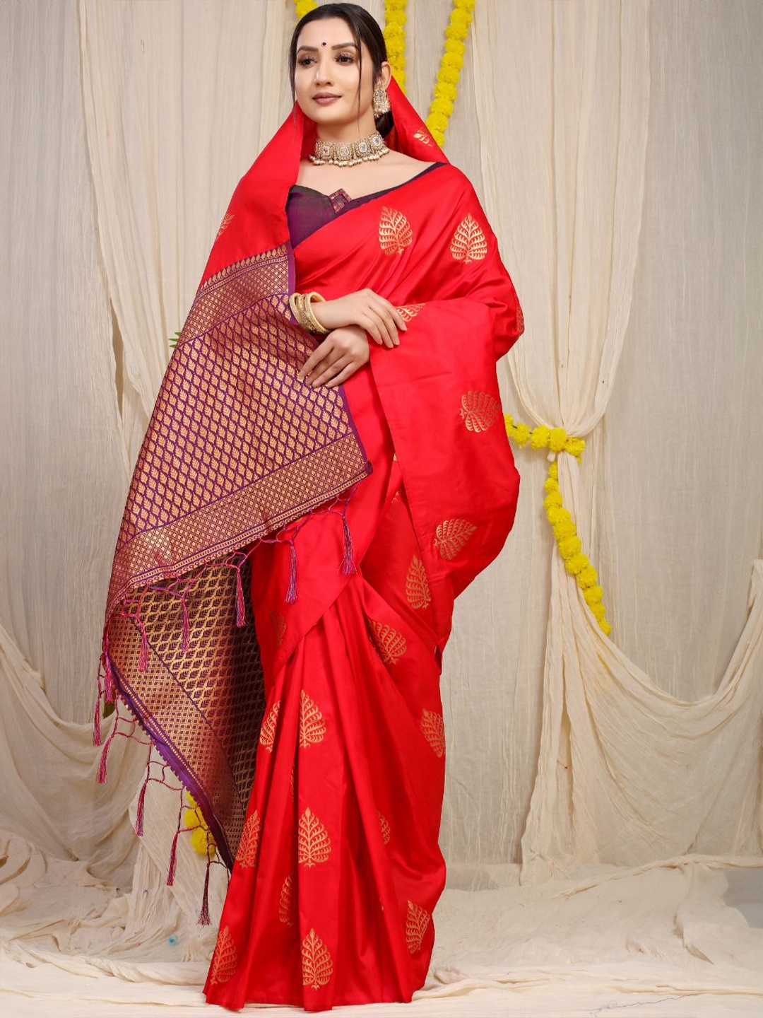 

Royal Rajgharana Saree Woven Design Zari Pure Silk Banarasi Sarees, Red