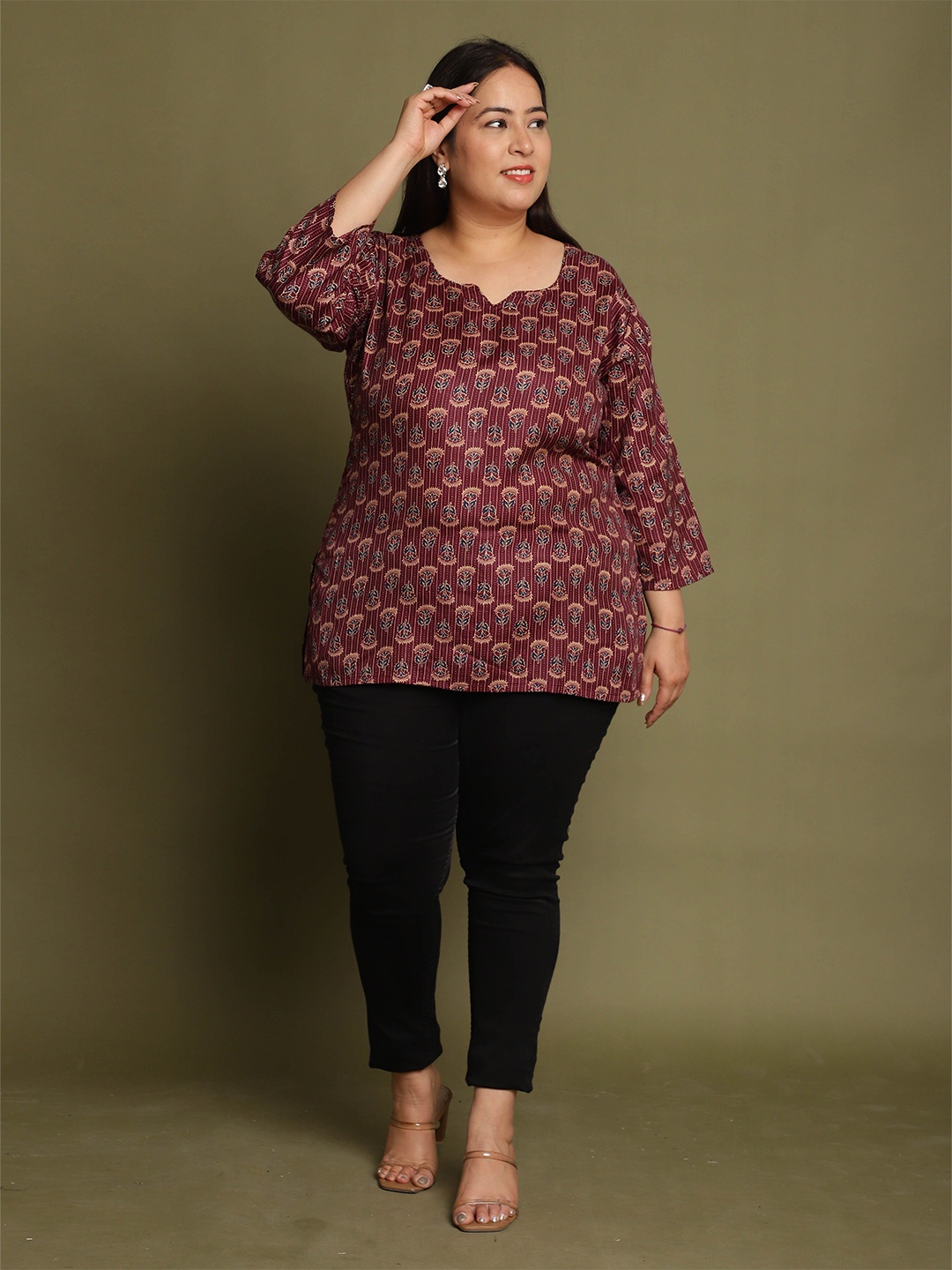 

Rajnandini Ethnic Motifs Printed Kurti, Maroon