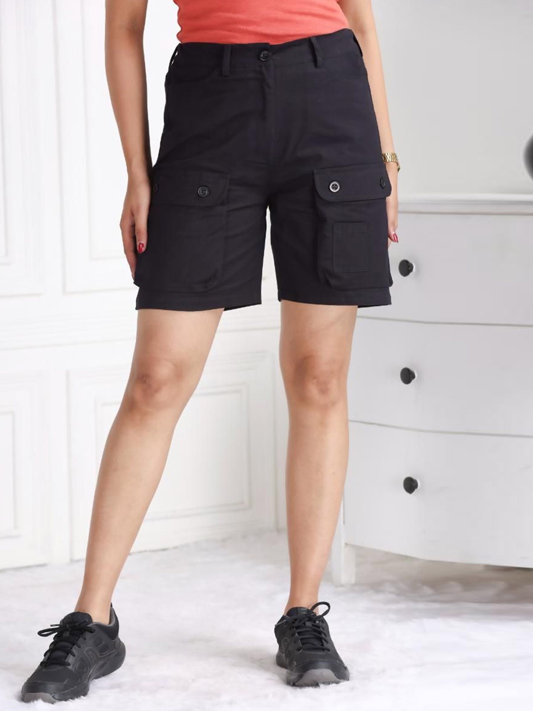 

Mlada Solid Mid Rise Regular Fit Cargo Shorts, Black