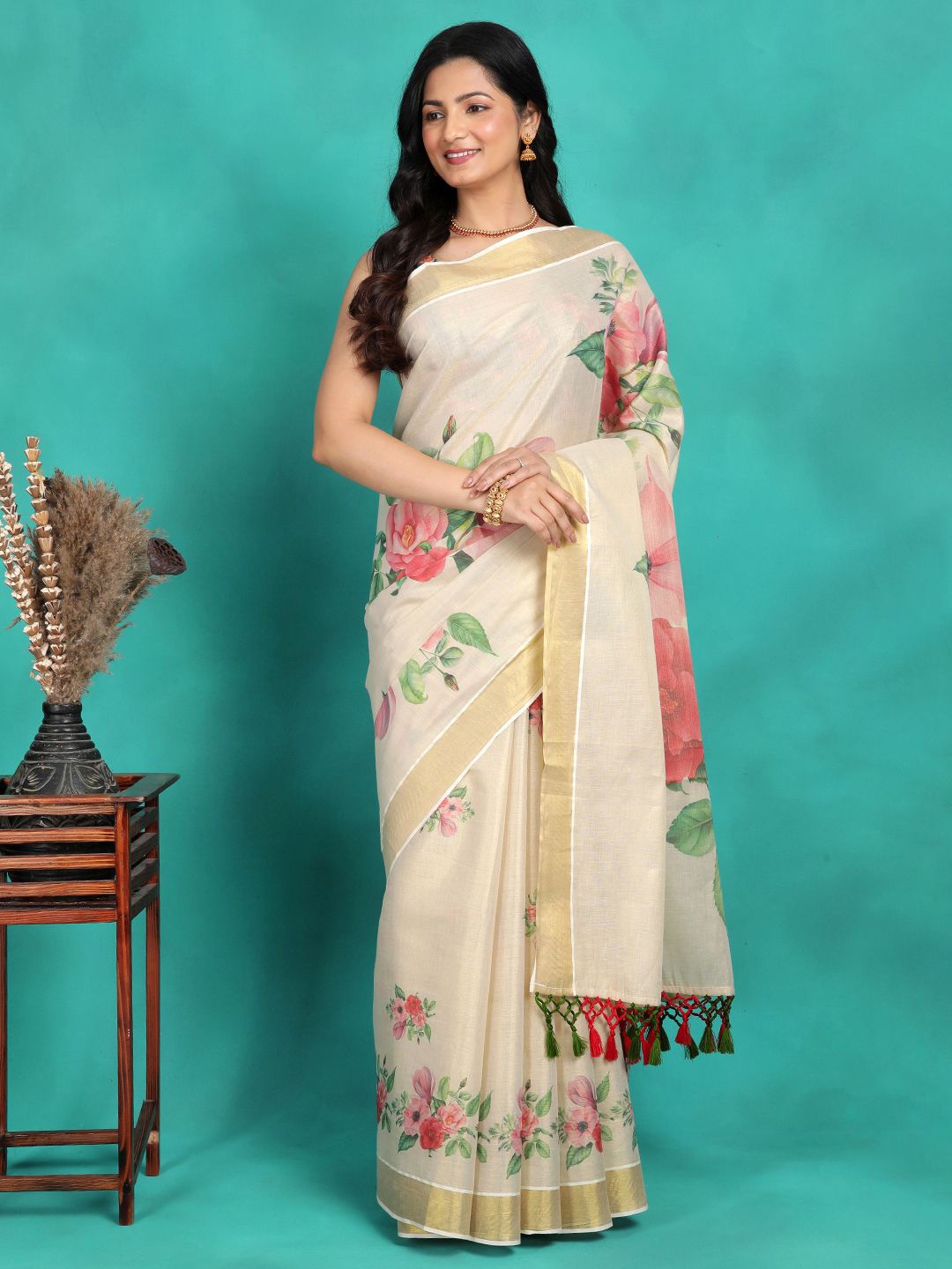 

Sangria Printed Kasavu Saree With Blouse, Cream