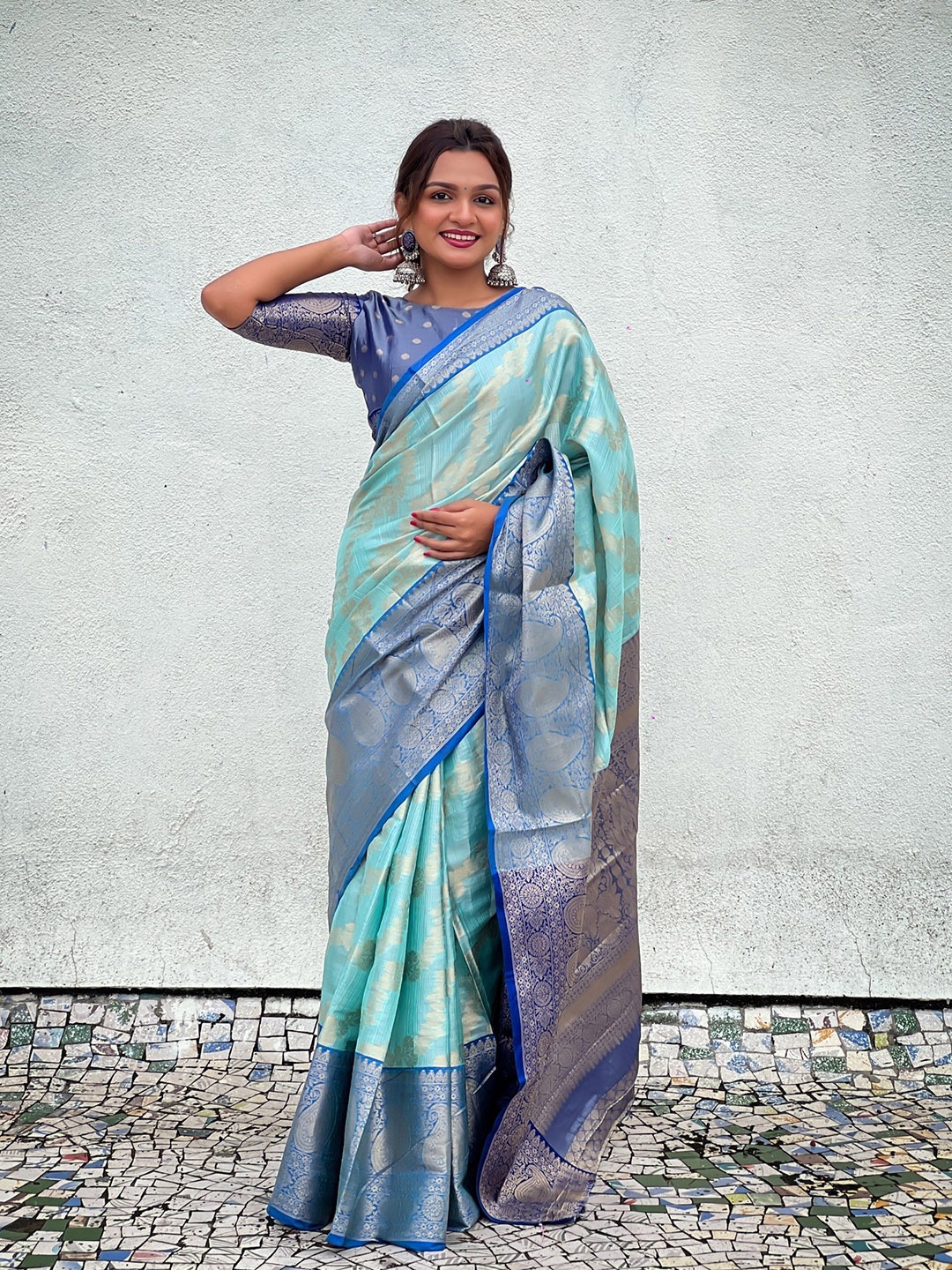 

LeeliPeeri Designer Floral Silk Blend Designer Paithani Saree, Blue
