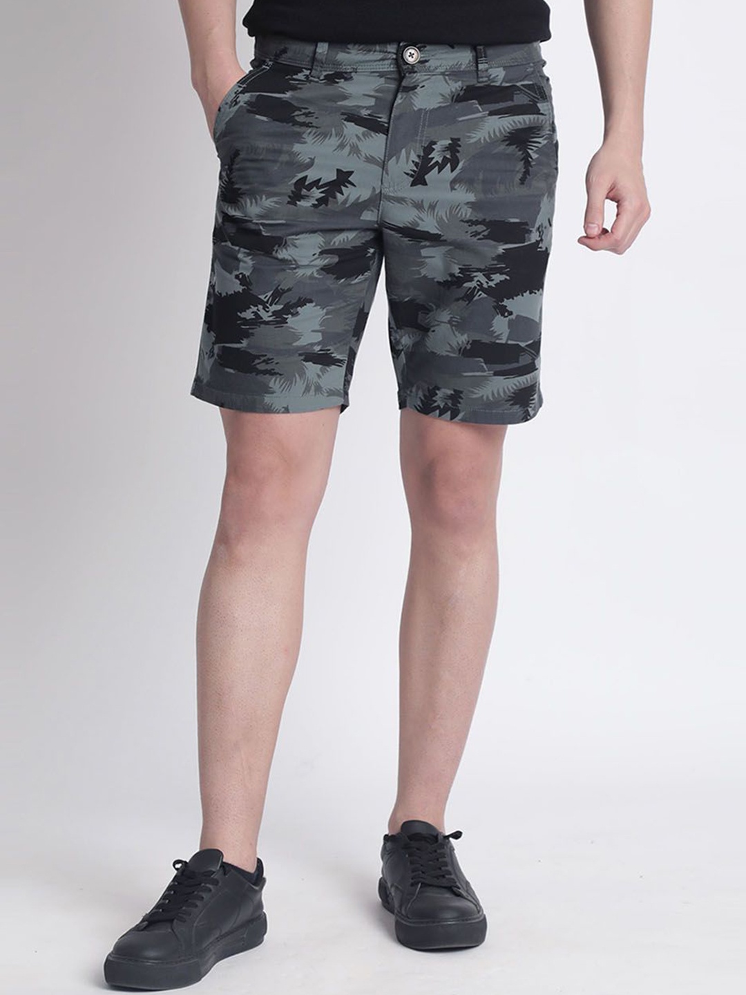 

The Roadster Lifestyle Co Printed Pure Cotton Men Slim Fit Camo Shorts, Black